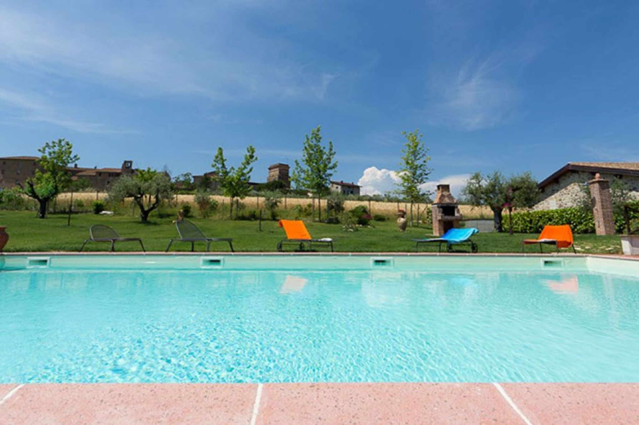 Verschwenderisches Ferienhaus in Marsciano mit Swimmingpool