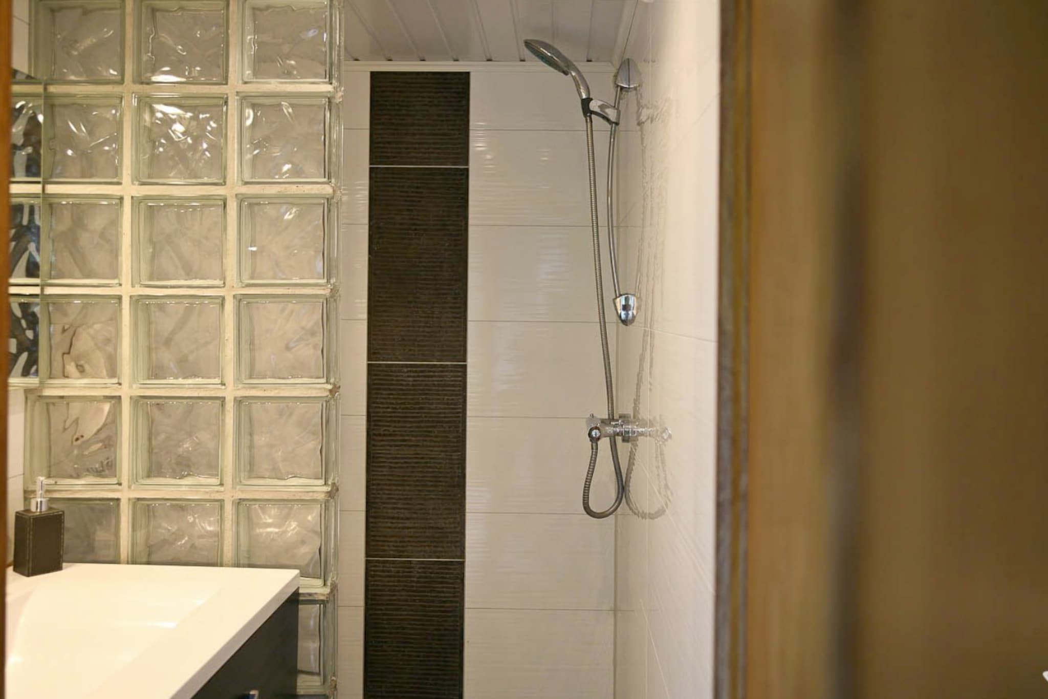 Gîte de 8 personnes avec piscine-Bathroom