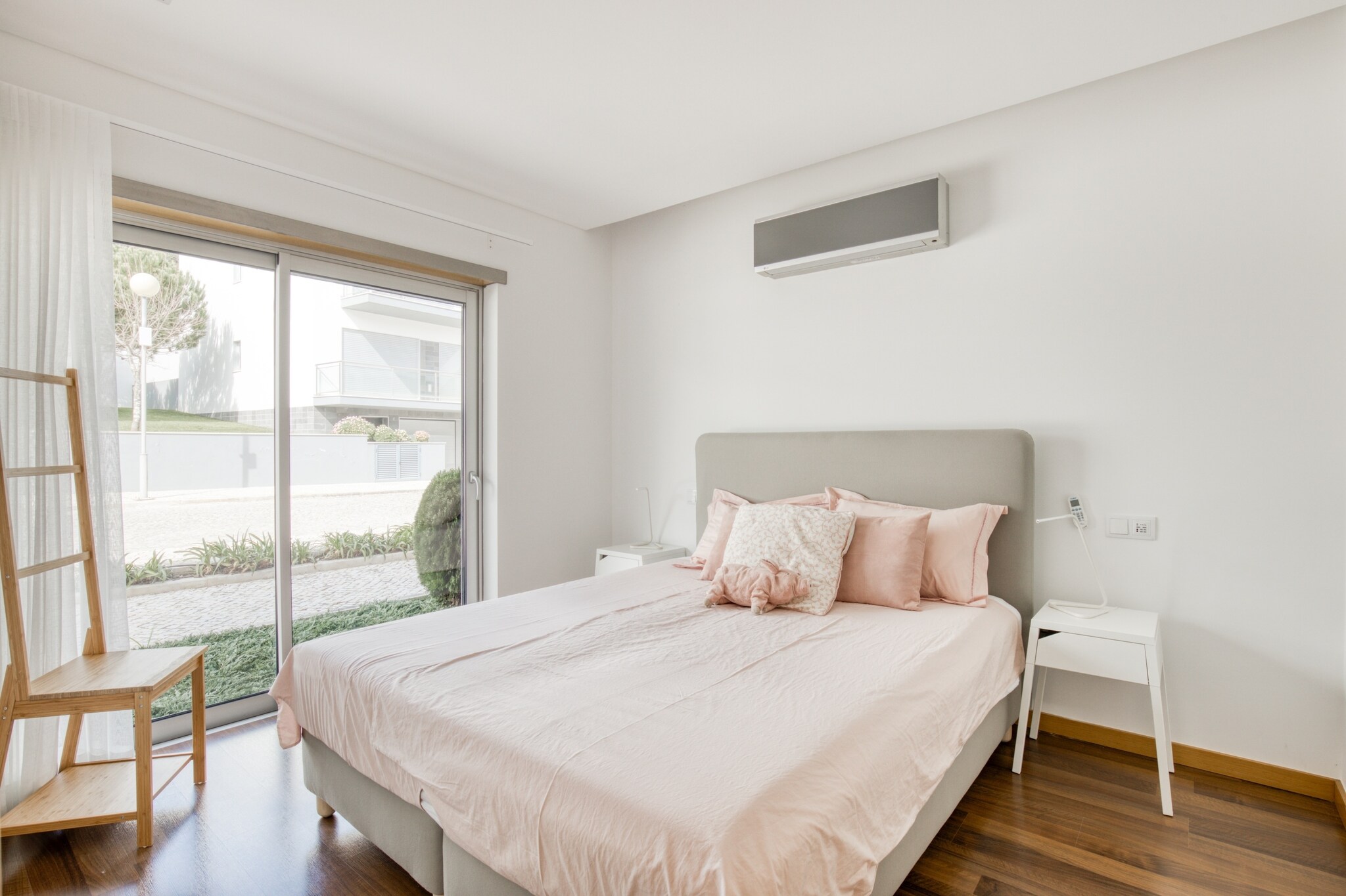 Ground floor: (Kitchen(cooker, espresso machine, oven, microwave, dishwasher, fridge-freezer, washing machine), Living/diningroom(TV, seating area, stereo unit), bedroom(double bed), bathroom(bathtub or shower, washbasin, toilet))\n\nOn the 1st floor: (bedroom(double bed), bedroom(double bed), bathroom(bathtub or shower, washbasin, toilet), bathroom(bathtub or shower, washbasin, toilet))\n\ngarage, coffee machine, shower, balcony or terrace, patio, air conditioning, sun loungers, BBQ, parking, deckchairs, parasol, swimming pool(shared with other guests)