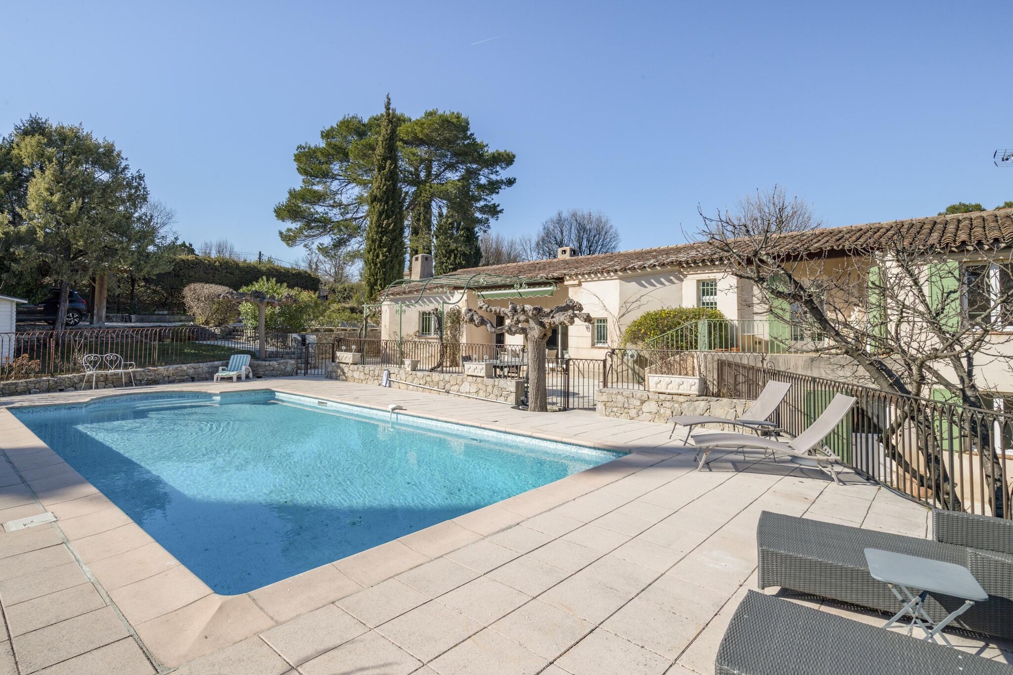 Villa reposante à Caillan avec piscine privée, 30km de Cannes
