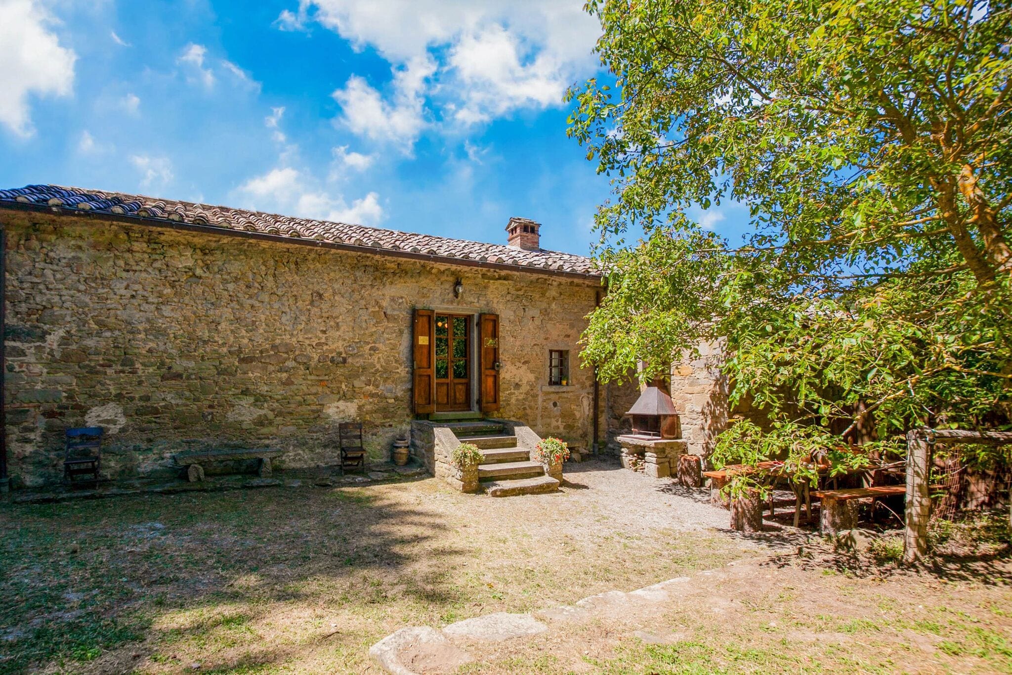 Rustikales Bauernhaus in Cortona mit privatem Garten