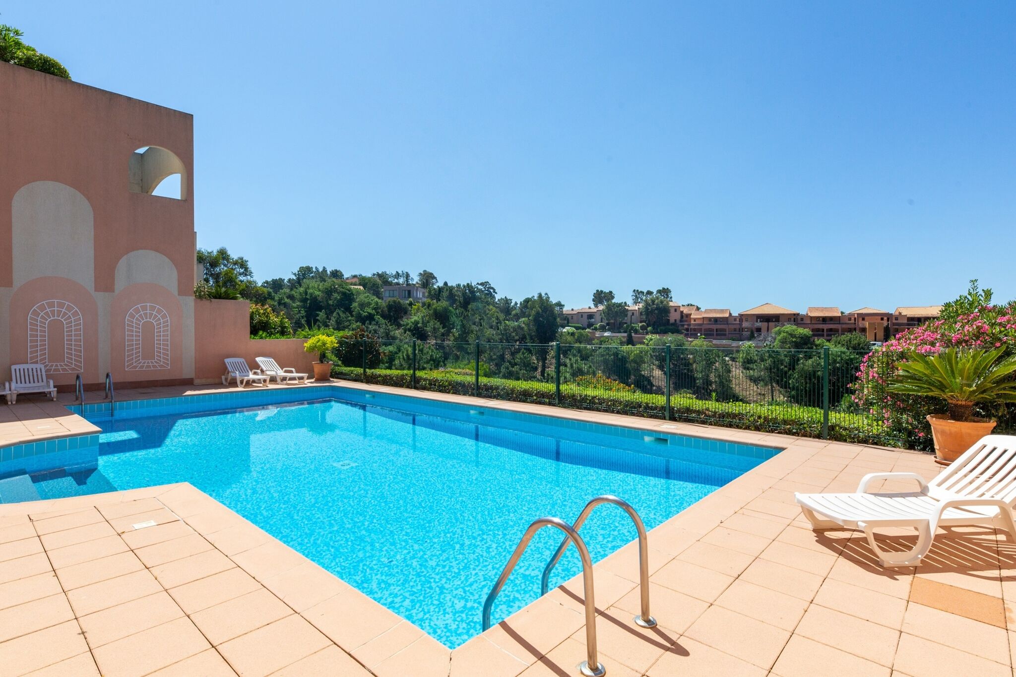 Sea-view Apartment in Théoule-sur-Mer with Swimming Pool