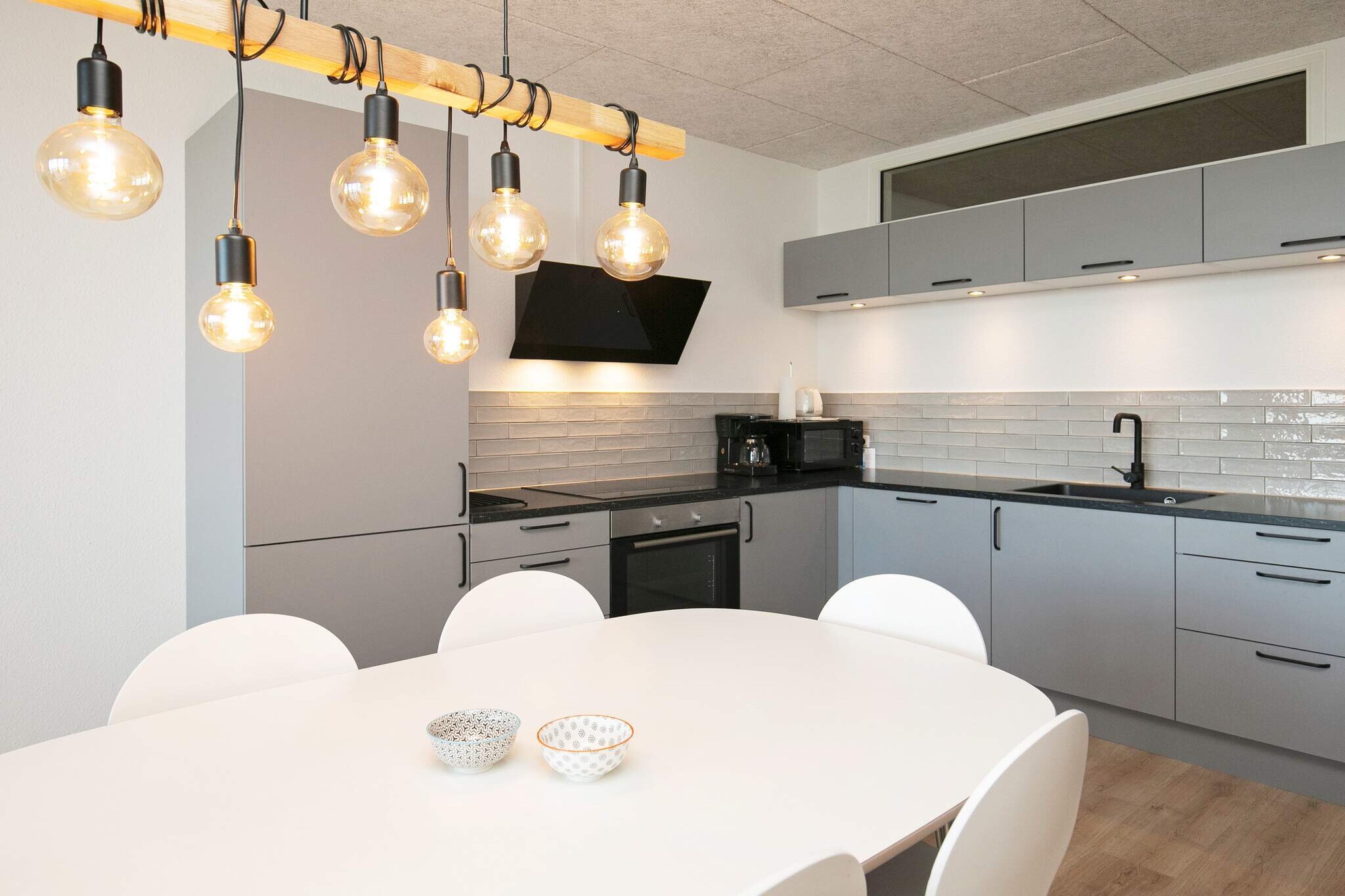 2½ room renovated,partially seaview - Binnen
