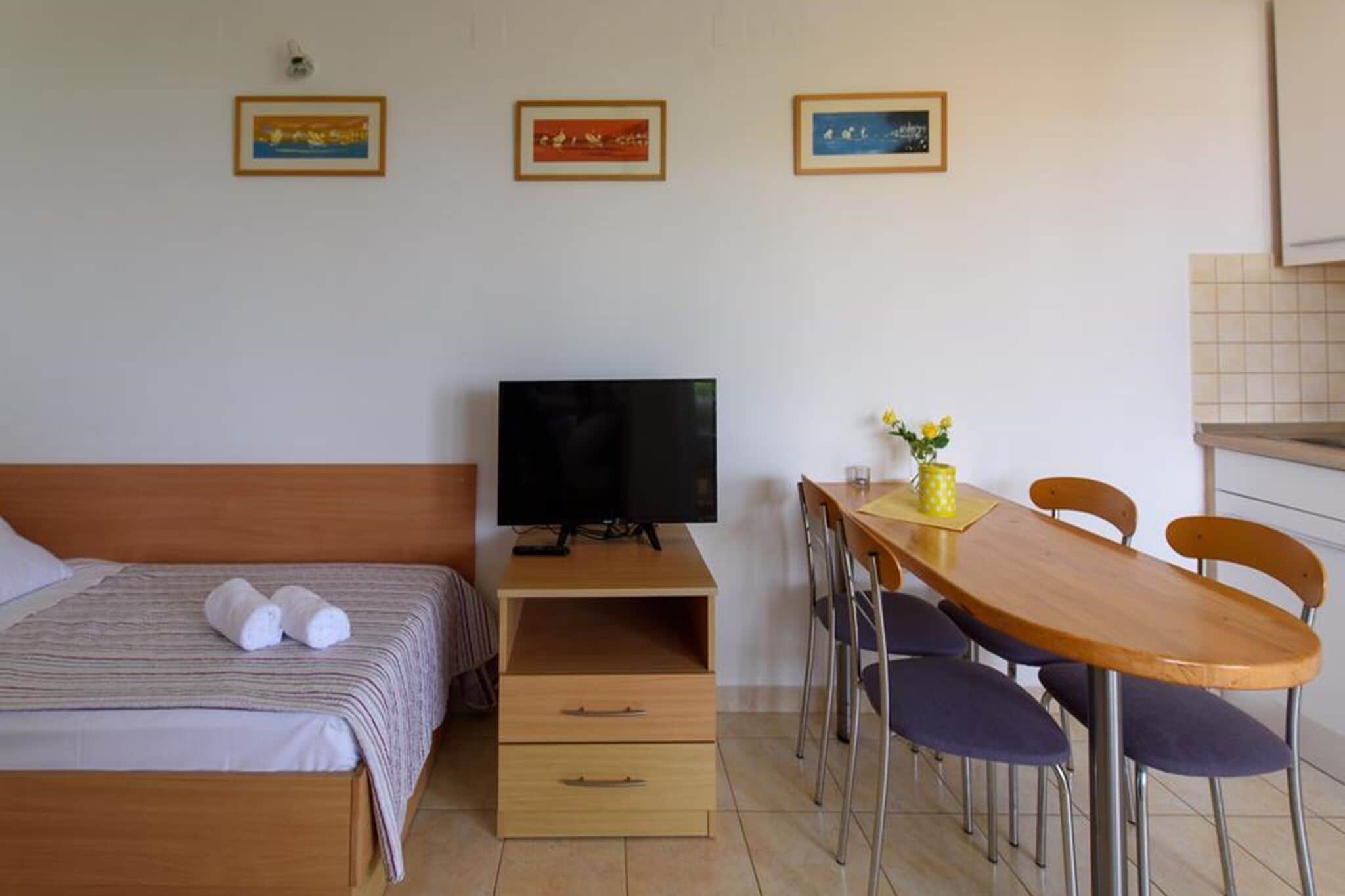 Appartement simpliste à Sukošan avec balcon