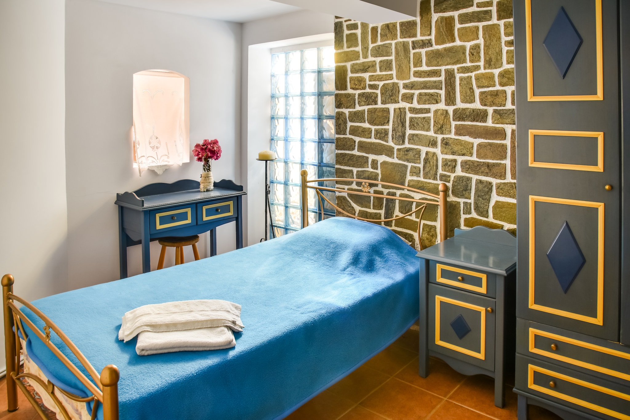 Alluring Holiday Home in Syros with Barbecue