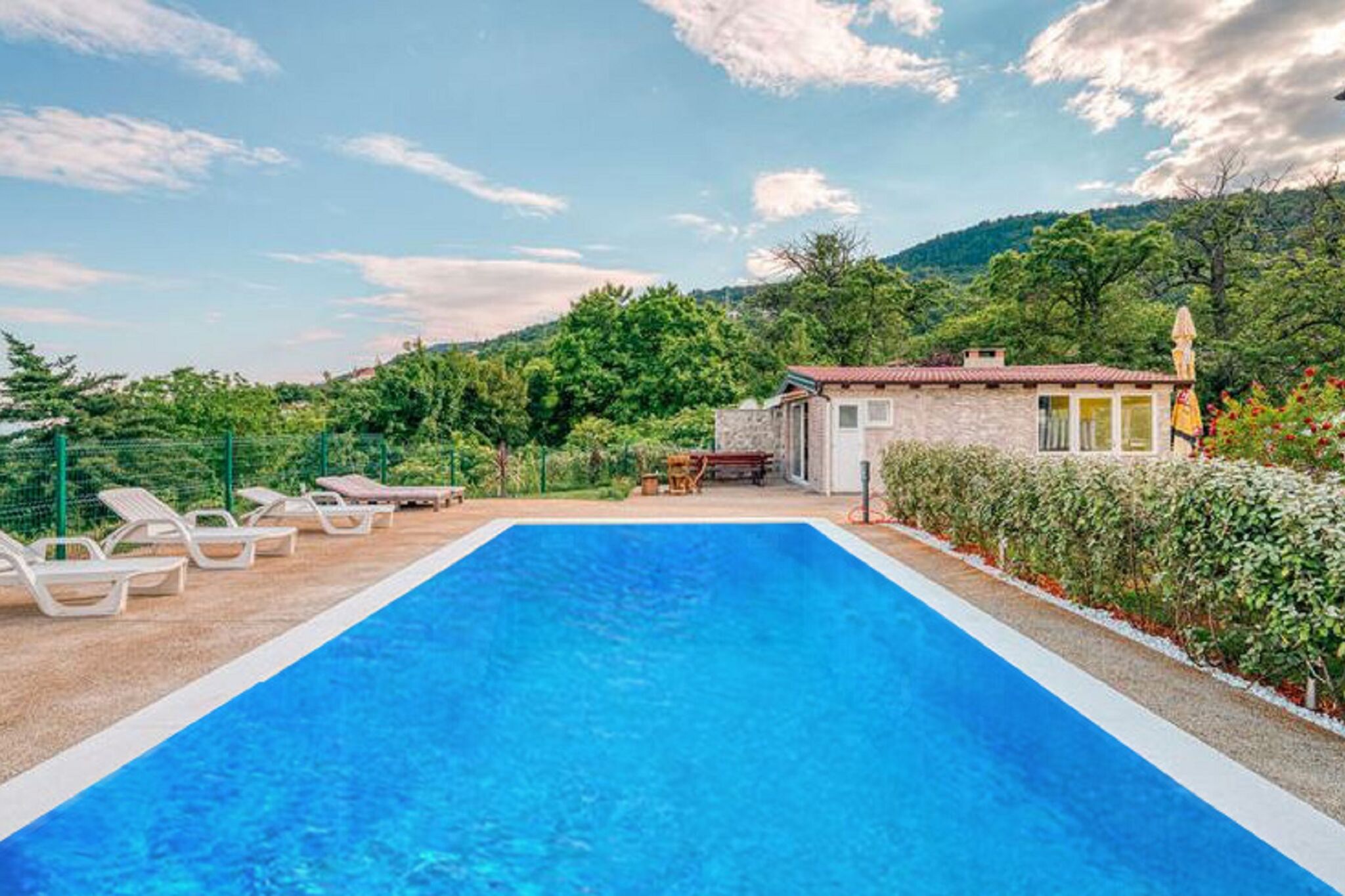 Einfaches Ferienhaus in Lovran mit Swimmingpool