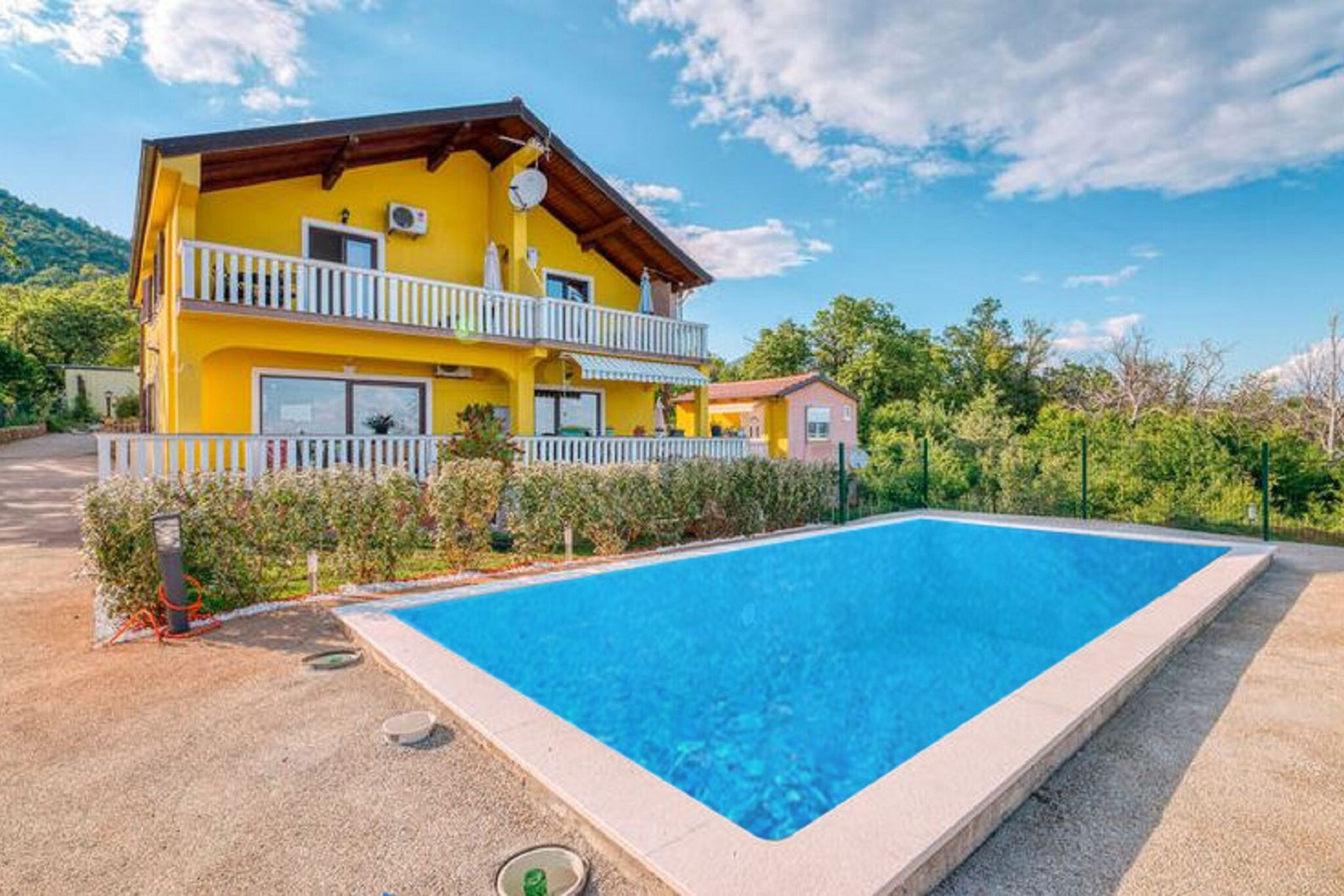 Maison de vacances simpliste à Lovran avec piscine