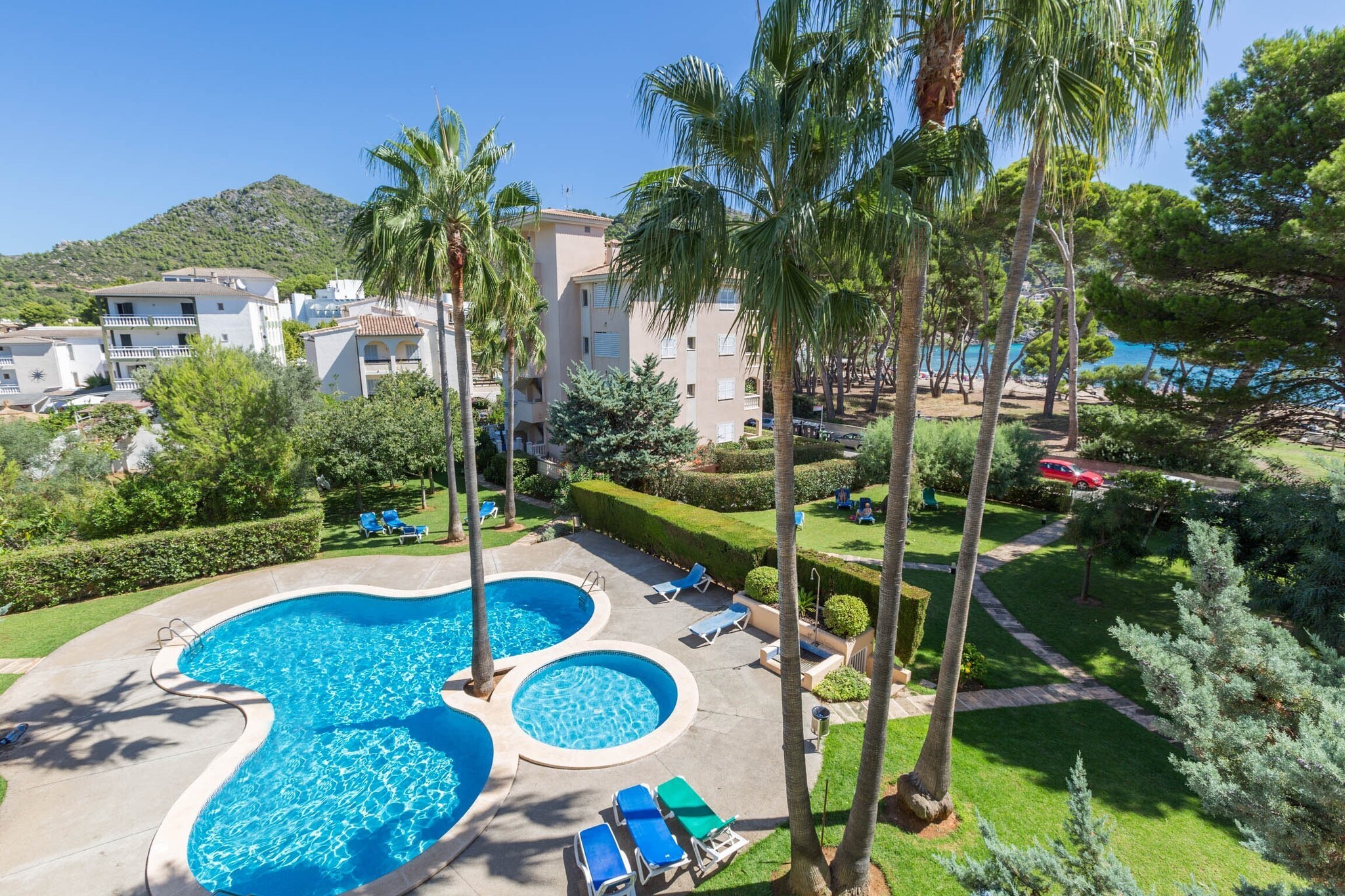 This apartment is the perfect accommodation for a nice vacation. The complex features a great shared chlorine pool that sizes 10 x 5.5 metres and has a water depth ranging from 0.5 to 2 metres. It's accompanied by a great lawn area to sunbathe or for children to play. Moreover, the beach is only 340 metres away so you will reach it after a short walk and you'll be able to enjoy wonderful days at the beach and the pool and when coming back at the end of the day, be able to relax at the private terrace with views to the shared garden and pool.

The apartment is located on the ground floor and features a great and comfy living - dining room where you can have your meals all together and relax whilst watching the TV. The kitchen is independent and it offers as ceramic hob. There're 2 bedrooms with twin beds, AC and closet. One of them also has an en-suite bathroom with a bath and access to the terrace. There's a second bathroom also with a bath in the house. A baby cot and a high-chair are available. We'll prepare de sofa bed in the living room for the 5th guest. There's gas central heating in the accommodation.

Canyamel is a beautiful residential area that belongs to Capdepera. It boasts one of the best beaches in the area and all the needed services for an independent stay like supermarkets, bars and restaurants. It's only 2.5 km away from the next golf course and also the well-known Caves of Artà and beautiful Tower of Canyamel are near.

The pool is available all year round from 8 am to 11 pm. From this time, you'll be allowed ti use it without disturbing the neighbourhood.
The fire place in the living cannot be used. Consult the advertiser for possible charges. Pets are not allowed. The holding of events is forbidden. Please note that the opening and closing dates of the communal pool are subject to community regulations and may vary depending on the season, without prior notice. Updated information will be available upon your arrival.
Distances
Beach: 0.34 km - Canyamel
Airport: 69.4 km - Son Sant Joan
Golf course: 2.5 km - Golf Canyamel
Town: 0 km - Canyamel
Train station: 27.7 km - Manacor 
Bus stop: 0.65 km - Canyamel
Ferry: 44.2 km - Puerto de Alcúdia
Hospital: 25.9 km - Hospital de Manacor
Tourist license: ETVPL/14786Single Rental Registry: ESFCTU00000702300015402600000000000000000ETVPL/147866The Ecotasa (tourist tax) must be paid cash on site when checking in. The amount varies between 0.55€/night and guest during the low season and 2.2€/night and guest during  the high season. The tax is reduced by half from the 9th day of your stay. All guests have to pay the Ecotasa, except people under 16 years. You will have to pay the deposit amount at the arrival to the owner.Homerti - Central de Reservas CR/33
