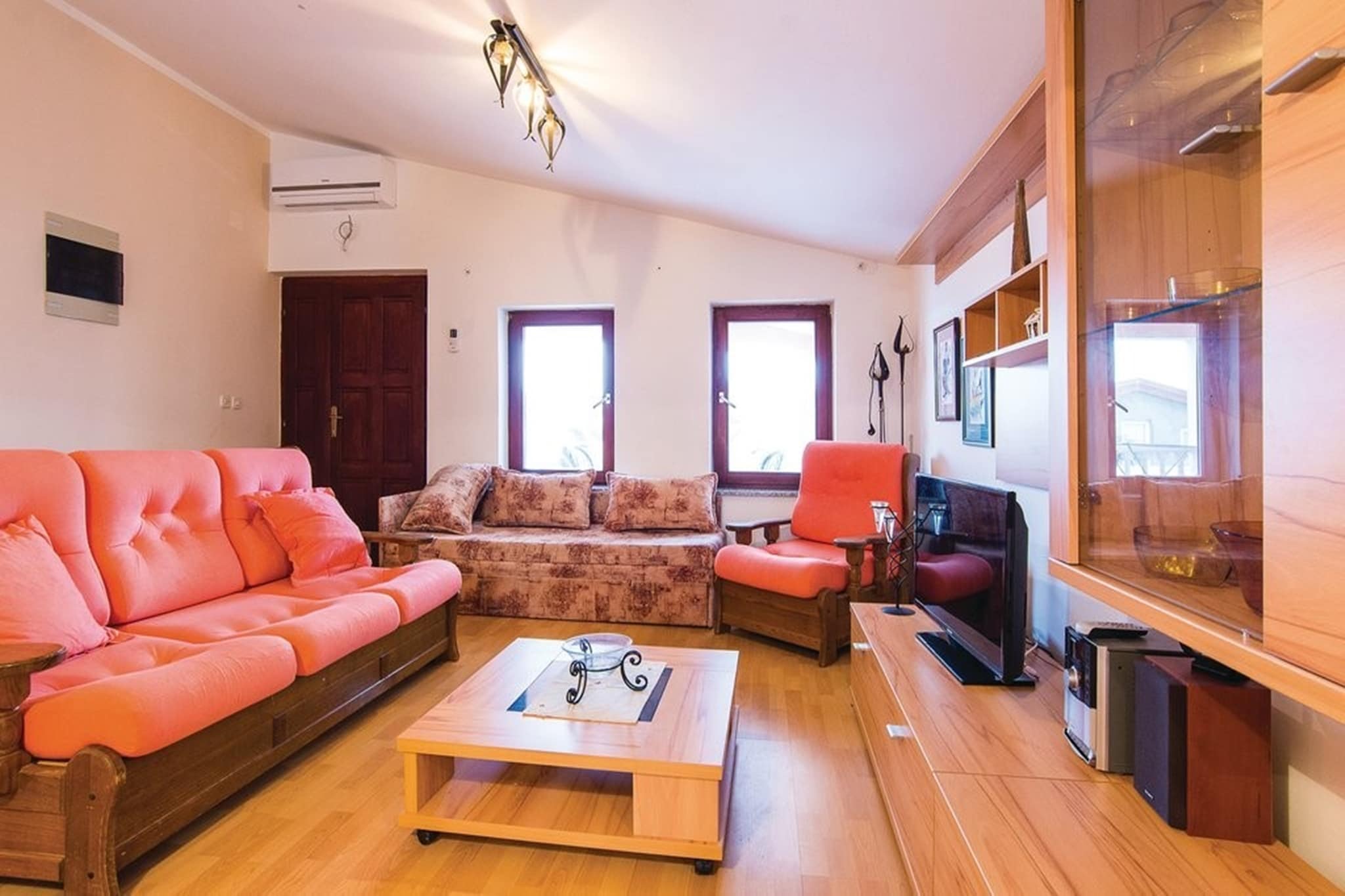 Spacious apartment Karolina