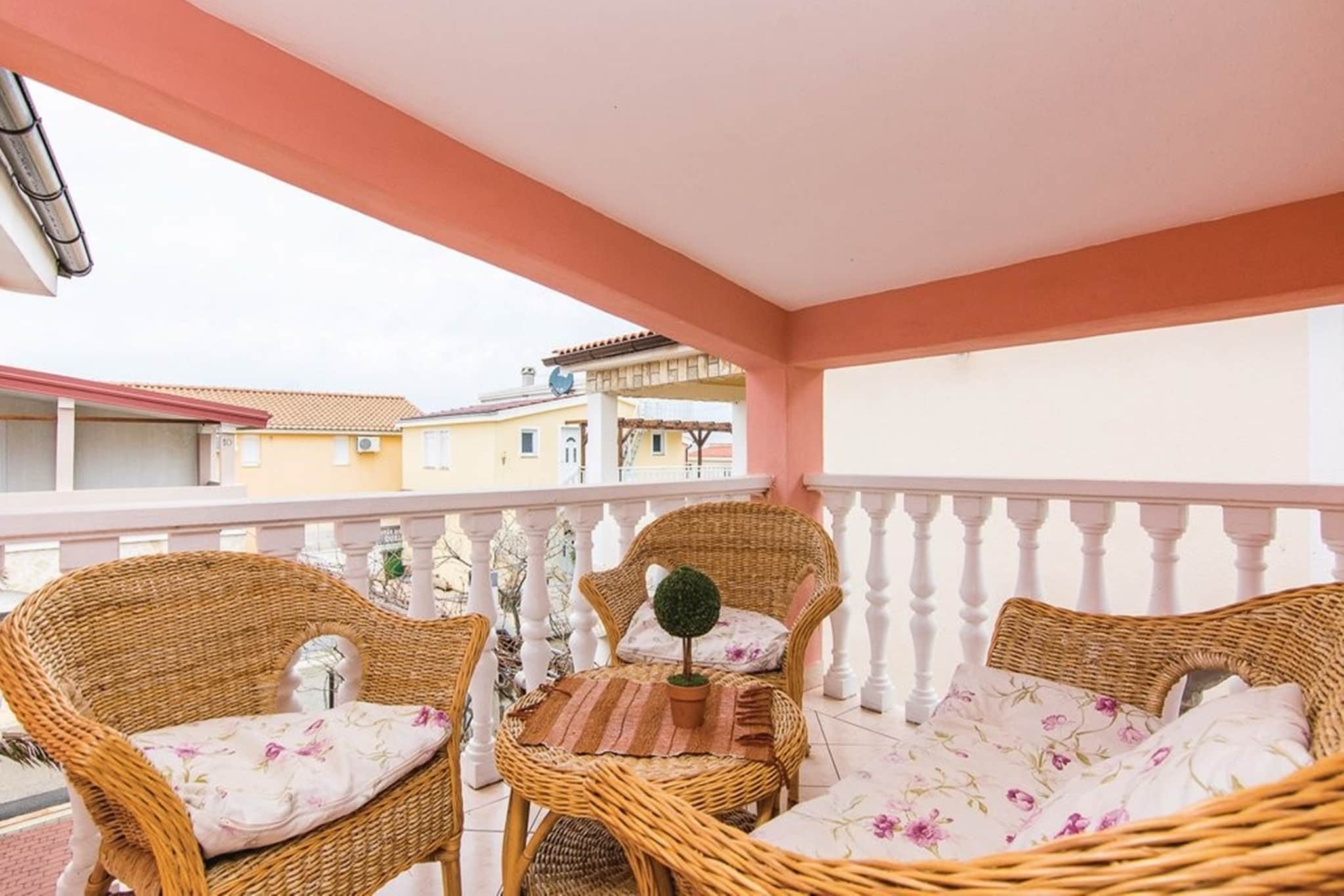 Spacious apartment Karolina - Terrasbalkon