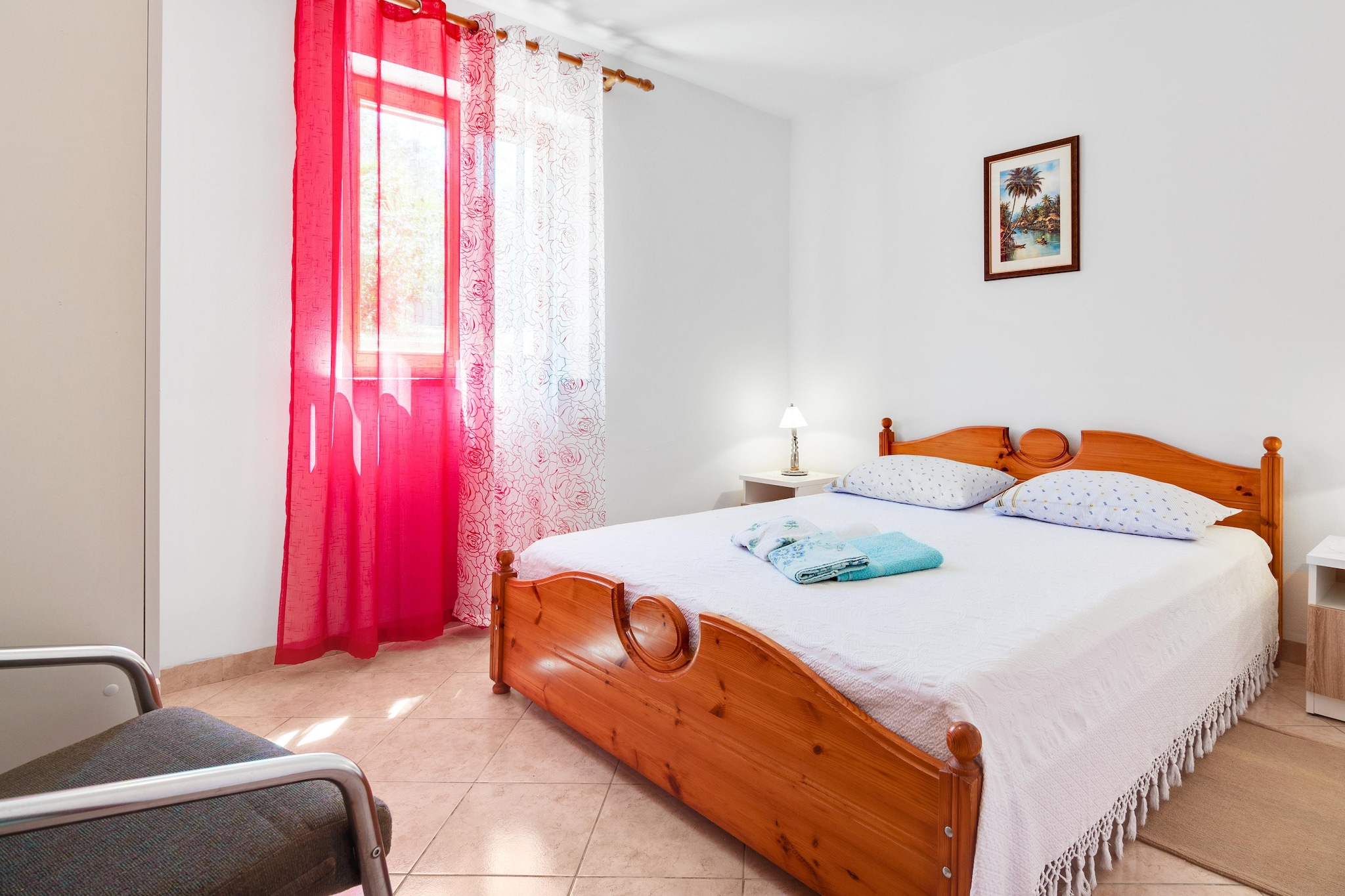 Ground floor: (Kitchen(hob, electric kettle, hood, coffee machine, oven, fridge), Living/diningroom(double sofa bed, TV, seating area, air conditioning), bedroom(double bed), bedroom(double bed), bathroom(shower, washbasin, toilet, bidet), terrace)\n\ngarden, BBQ, parking