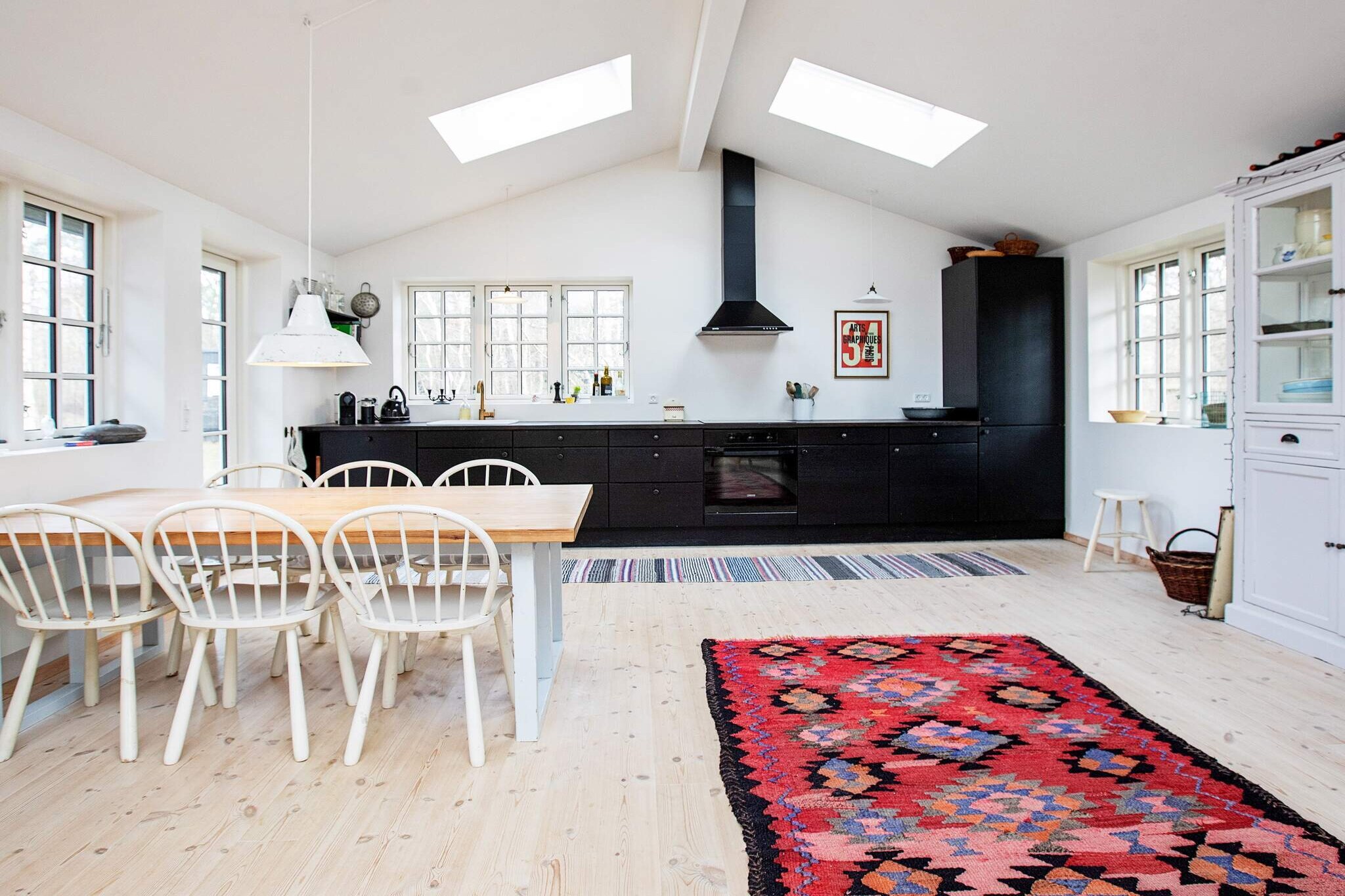 Large and spacious cottage located approx. 250 meters from the sea at Veddinge Bakker, peacefully located between the trees in quiet and small cottage area. There is plenty of space in the large kitchen / living room and living room. The large, open terrace faces the grounds, and here a book can be enjoyed in one of the sun loungers while the children play on the grounds and between the trees. On the large, covered terrace you can light up the grill and early spring as autumn will be enjoyed outside. The area is beautiful and hilly and ideal for hiking and biking for the active. The cottage is suitable for both families with children and couples who want to get along with nature. Not for rent to youth groups.

A refundable deposit might be charged closer to your check-in date. This deposit covers utilities consumed during your stay and any additional services that may be taken. The final amount will be adjusted based on actual meter readings, actual usage of extra services, and any remaining balance will be refunded within 21 days after checkout.