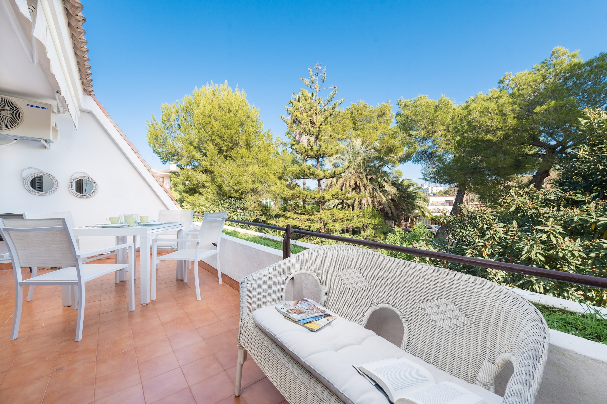 This beautifully renovated flat is perfect for lovers of the coast. It invites you to enjoy a hearty breakfast on the terrace to recharge your batteries and walk just a few steps to the beach for a great day, swimming in crystal clear waters or sunbathing on fine white sand. On the way back, you can't miss lunch or dinner in the open air again.

Inside this first floor flat, without lift, you will feel at home, thanks to the renovated and modern atmosphere. The living-dining room, with A/C, is ideal for enjoying a delicious meal and then sitting down to chat or relax in the company of the Smart TV. The kitchen, with ceramic hob, offers everything you need for cooking and a laundry area, equipped with washing machine, iron and ironing board. There are two bedrooms with wardrobe and fan, one with a double bed and access to a small terrace, and the other with two single beds. There is 1 cot and 1 high chair. The bathroom of the house has a shower. There are 2 electric radiators.

The location of the accommodation is absolutely privileged. On the one hand, because it is only 120 metres from the paradisiacal beach of Puerto de Alcúdia. And, on the other hand, for having an infinity of services accessible in a few minutes, such as bars, restaurants, shops of all kinds, bus stops, etc. Furthermore, the golf course of Alcanada is 6 km away and the port 4 km away. Consult the advertiser for possible charges. Pets are not allowed. The holding of events is forbidden. 
Distances
Beach: 0.12 km - Puerto de Alcúdia
Airport: 62.7 km - Son Sant Joan
Golf course: 6 km - Golf d'Alcanada
Town: 0 km - Puerto de Alcúdia
Train station: 12.6 km - Sa Pobla
Bus stop: 0.13 km - Puerto de Alcúdia
Ferry: 4 km - Puerto de Alcúdia
Hospital: 25.4 km - Hospital Comarcal d'Inca
Tourist license: ETVPL/13292Single Rental Registry: ESFCTU00000704300012737000000000000000000ETVPL/132927There's a mandatory tourist tax in Balearic Islands, called Ecotasa. All guests, except people under 16 years, have to pay this tax. The amount varies between 0.55€/night and guest during the low season and 2.2€/night and guest during  the high season .The tax is reduced by half from the 9th day for your stay.