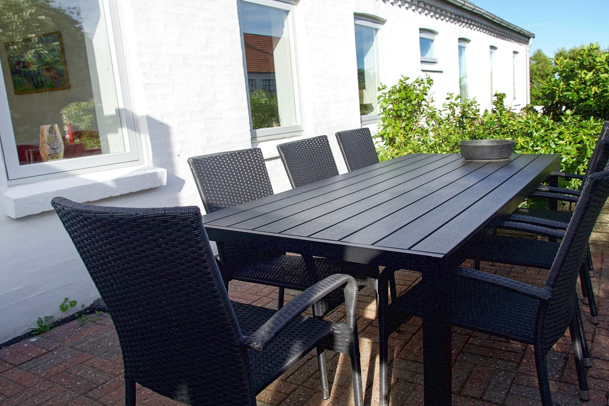 Holiday home, renovated in 2019, with activities for the whole family located approx. 1500 meters from Ferring Lake and approx. 3000 meters from one of the North Sea's best bathing beaches with good toilet conditions, shelters / barbecue area and ideal for water sports. The area is also handicap accessible. The cottage offers activities with many hours of entertainment for the whole family with billiards / pool, table tennis, table football, air hockey and electronic darts. There is an open kitchen with i.a. ceramic hob, microwave, extractor hood and dishwasher. The living room has comfortable furniture, flat screen TV and Chromecast, so you have the opportunity to stream your own TV services. There is a high chair for the little ones. There are three large bedrooms and a bathroom with bathroom and shower. The house also has a washer as well as dryer. Open terrace with good garden furniture and barbecue, where you can enjoy dinner while the sun goes down over the area. Not for rent to craftsmen and youth groups.
A refundable deposit might be charged closer to your check-in date. This deposit covers utilities consumed during your stay and any additional services that may be taken. The final amount will be adjusted based on actual meter readings, actual usage of extra services, and any remaining balance will be refunded within 21 days after checkout.