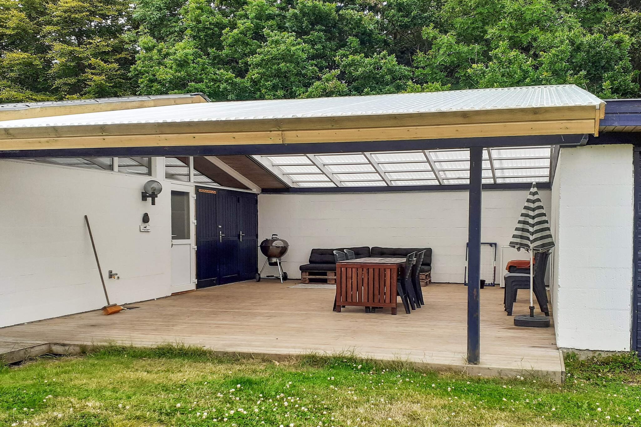 Tranquil Waterfront Retreat-By Traum