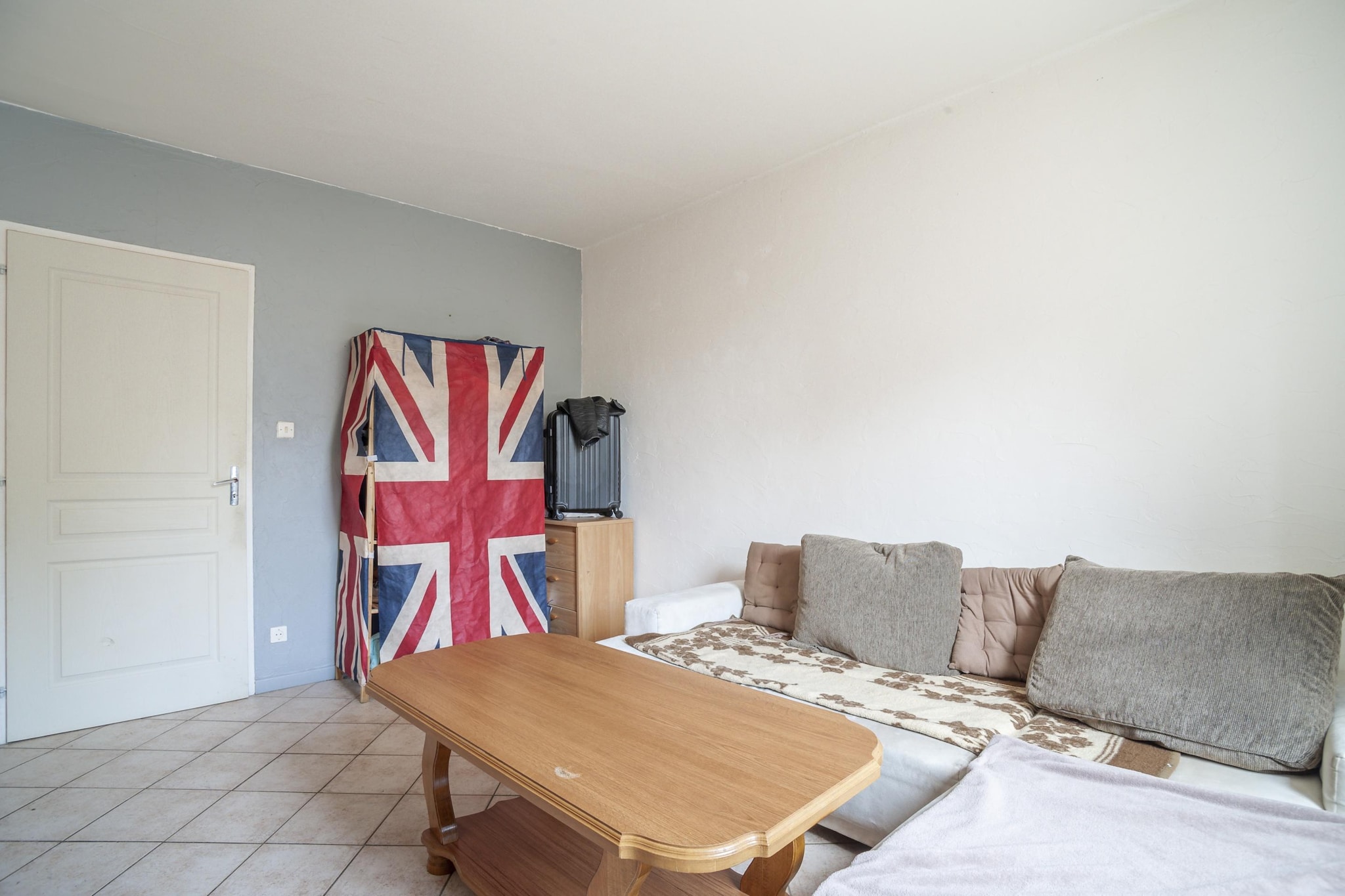 Komfortables Apartment in Belfort mit Terrasse-Wohnzimmer