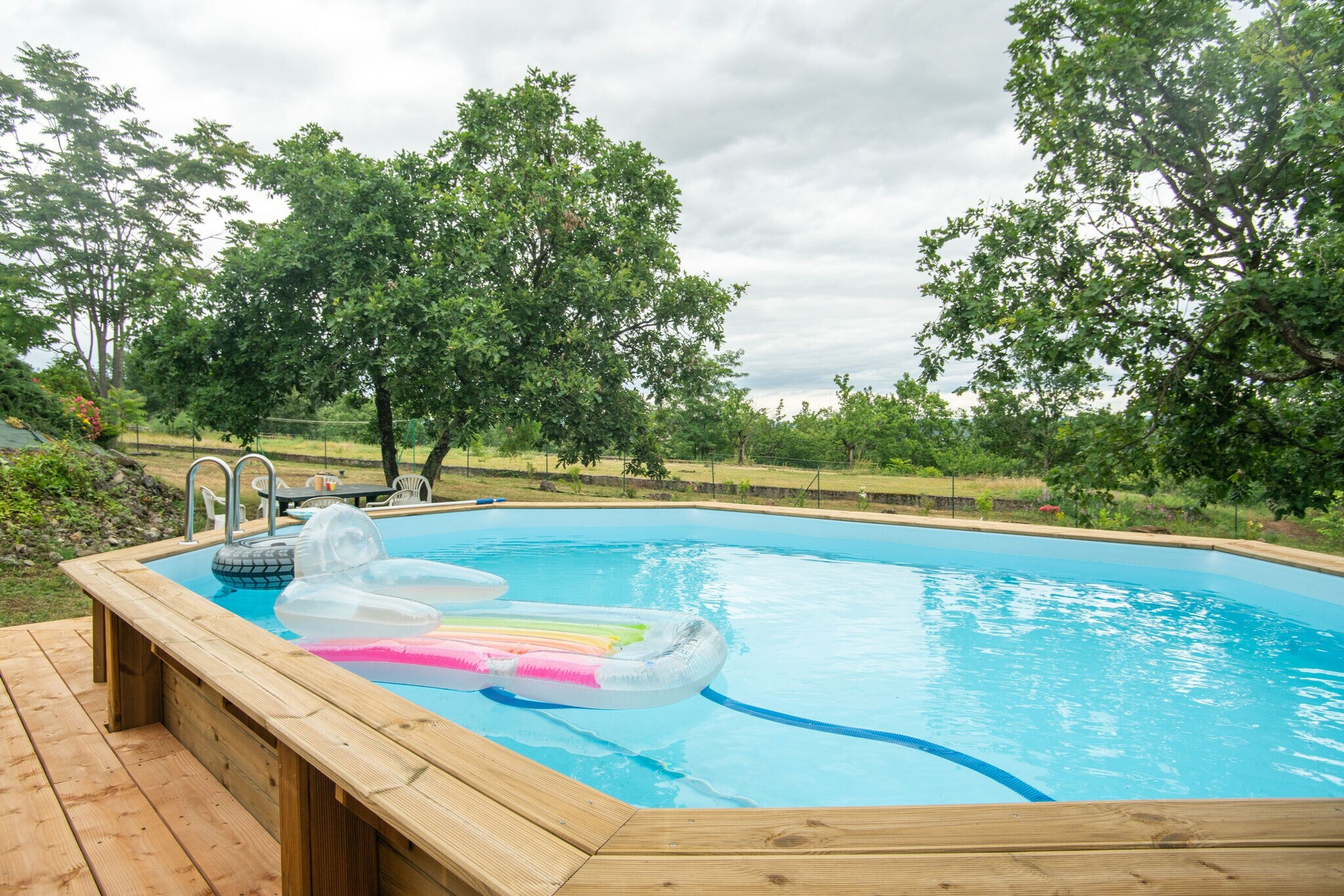 Verführerisches Ferienhaus in Largentière mit Swimmingpool