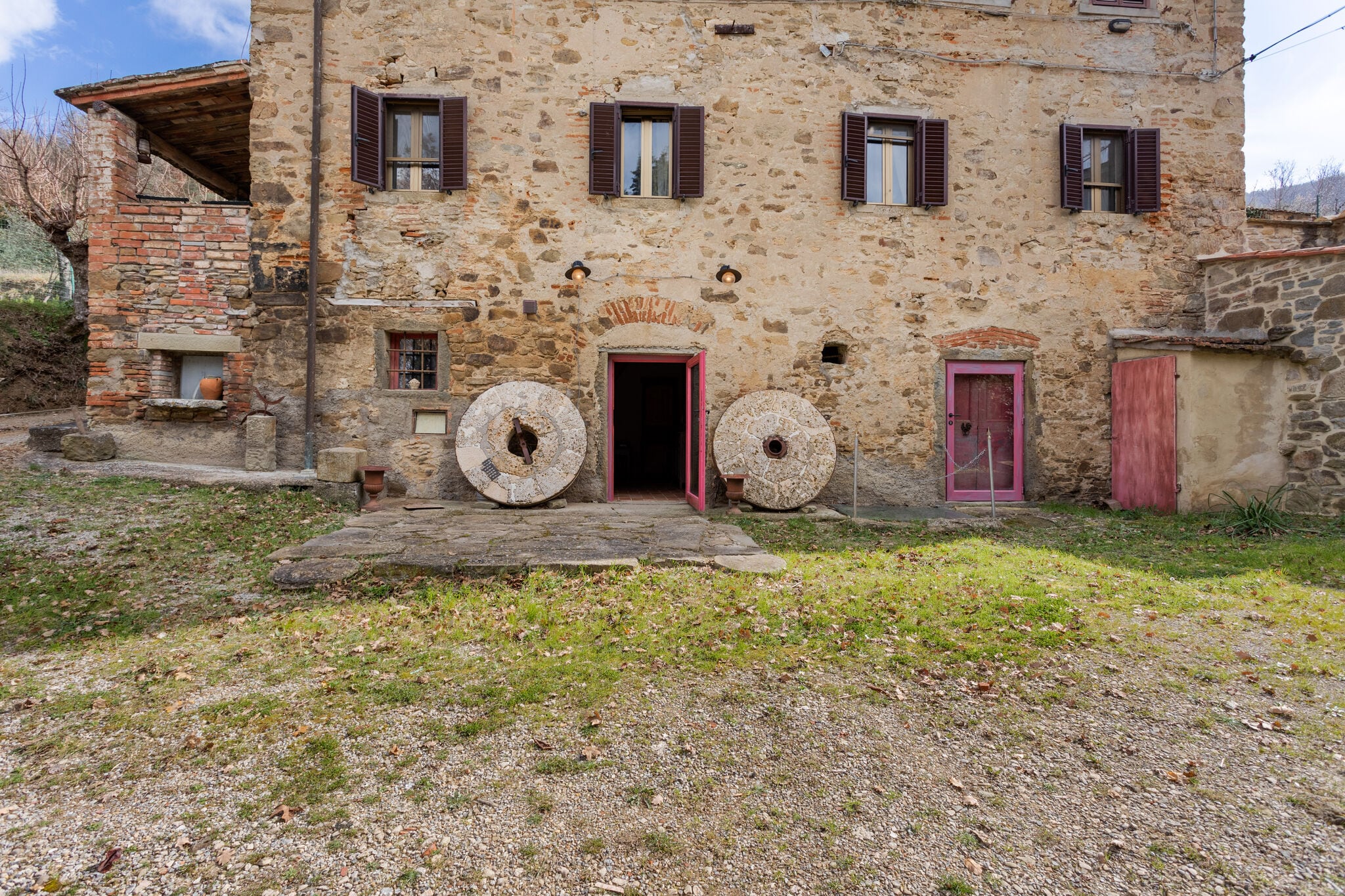 Rustikales Ferienhaus in Castigli auf Fiorentino mit Terrasse