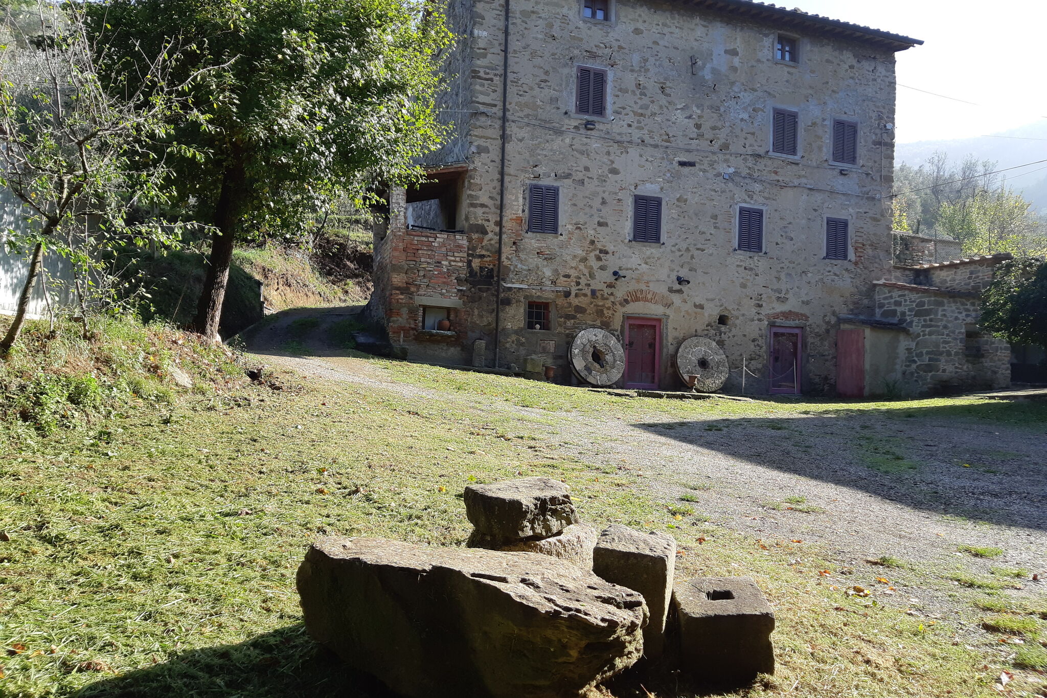 Rustikales Ferienhaus in Castigli auf Fiorentino mit Terrasse