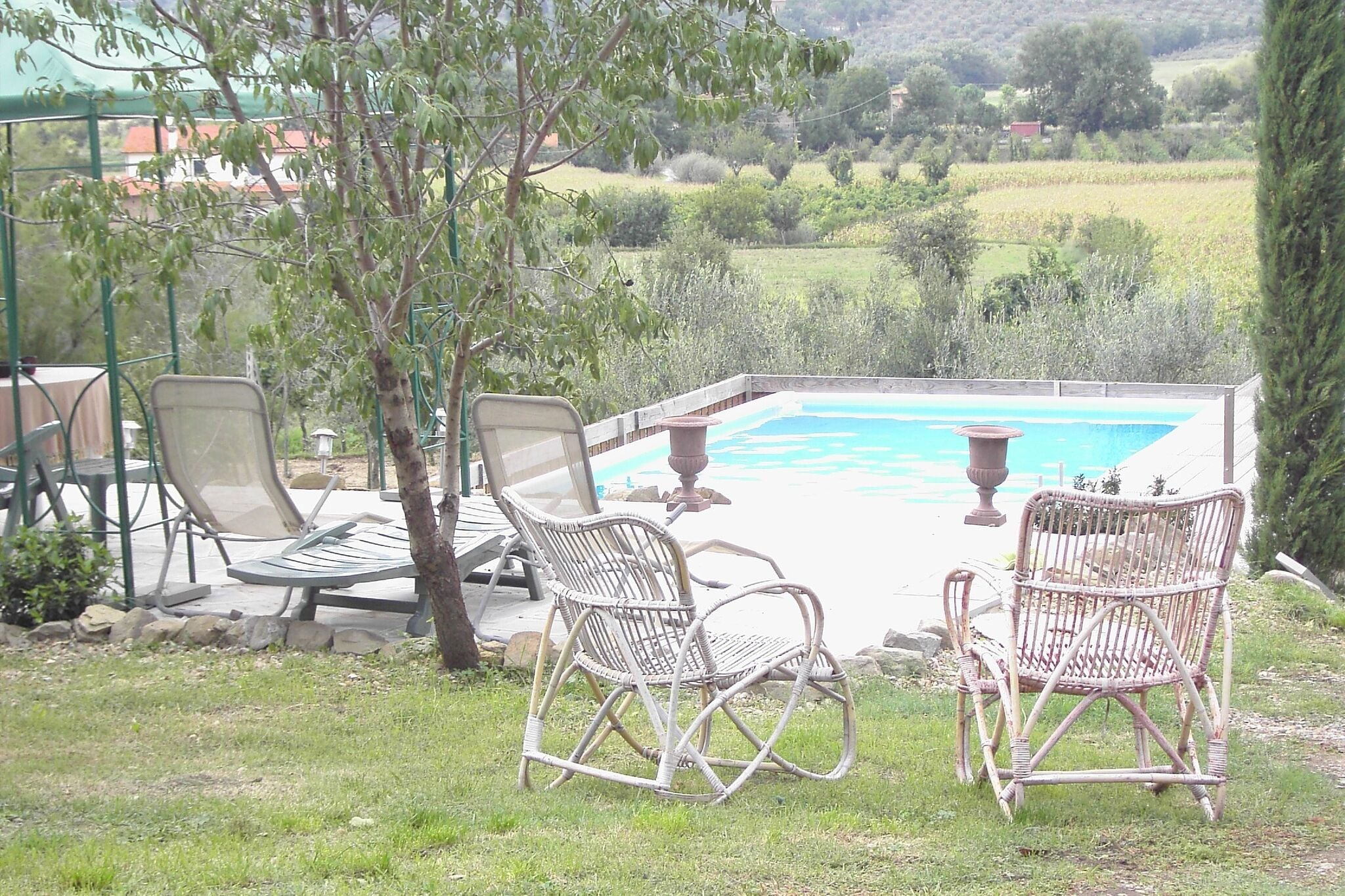 Ruime vakantievilla  in  Castiglion Fiorentino met zwembad op een wijngoed  met  ook olijfboomgaard