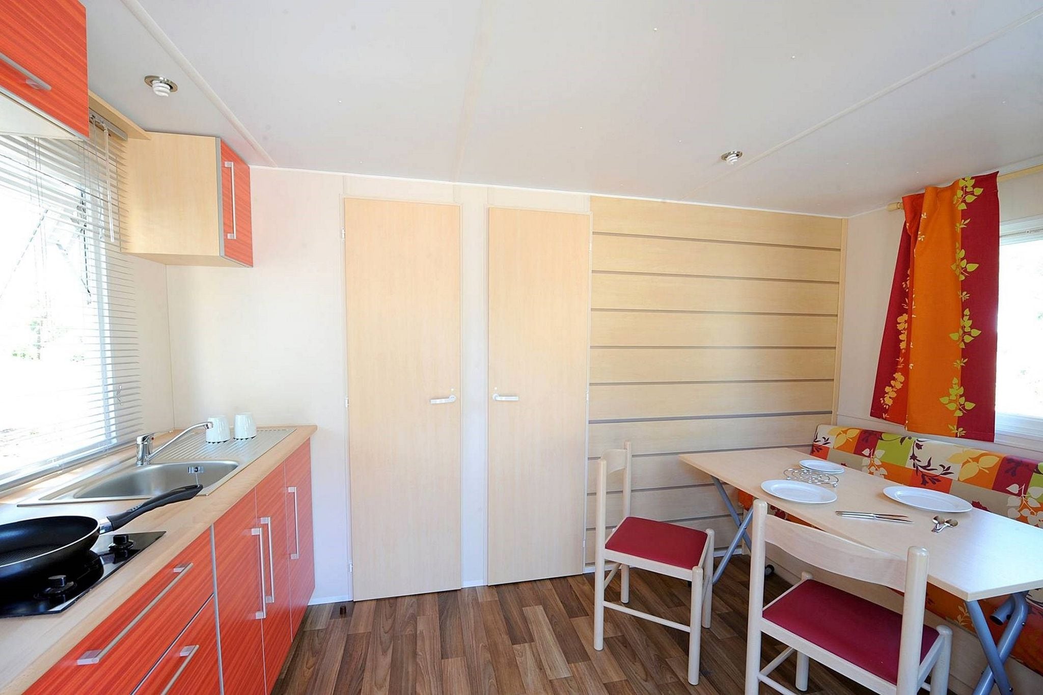 Restful mobile home with AC in quaint, and green Camargue