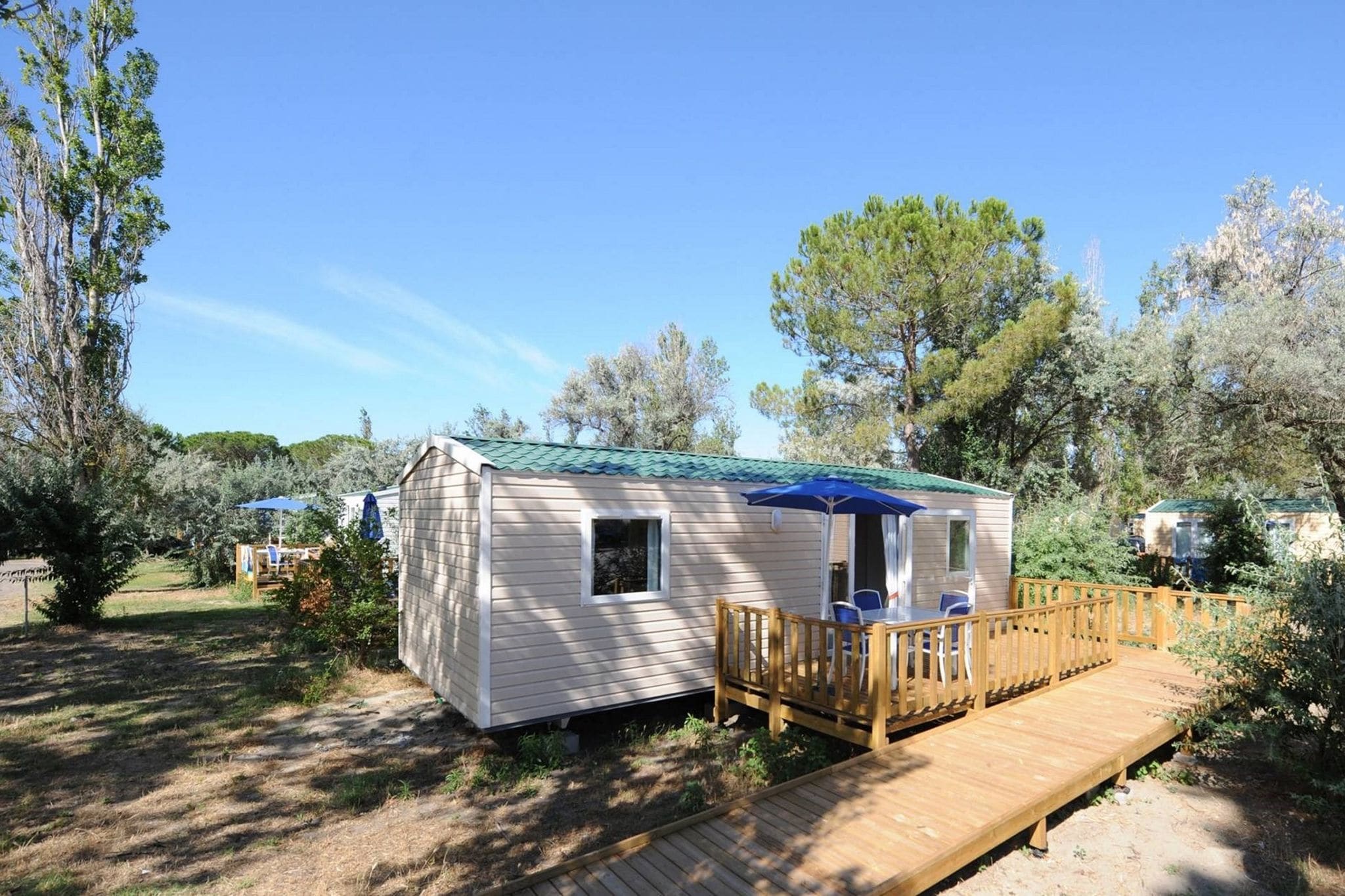 Mobile home with covered terrace in the  quaint Camargue