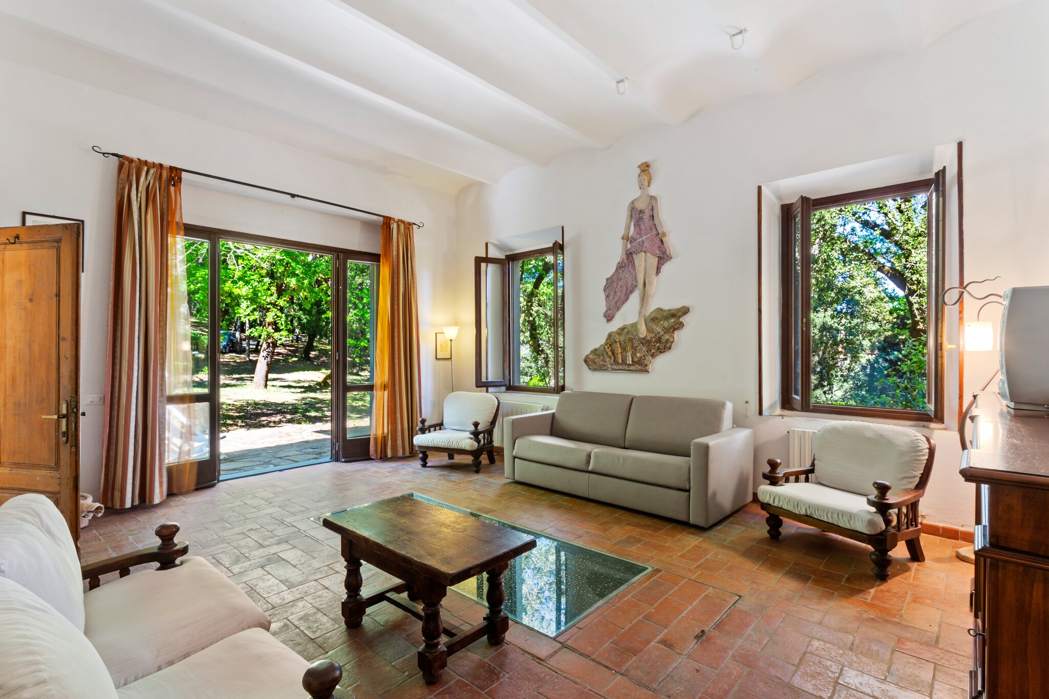 Ground floor: (Living room(double sofa bed), open kitchen(dining table, hob, cooker, hood, coffee machine, oven, dishwasher, fridge), bathroom(shower, washbasin, toilet))\n\nOn the 1st floor: (bedroom(double bed), bedroom(double bed), bedroom(double bed), bathroom(shower, washbasin, toilet))\n\nterrace(private, 200 m2), garden furniture, parking, deckchairs, parasol, swimming pool(shared with other guests, outside, heatable, roofed, opened from Jan upto and including Dec), swimming pool(shared with other guests, outside, 16 x  8 m., opened from May upto and including Sep)