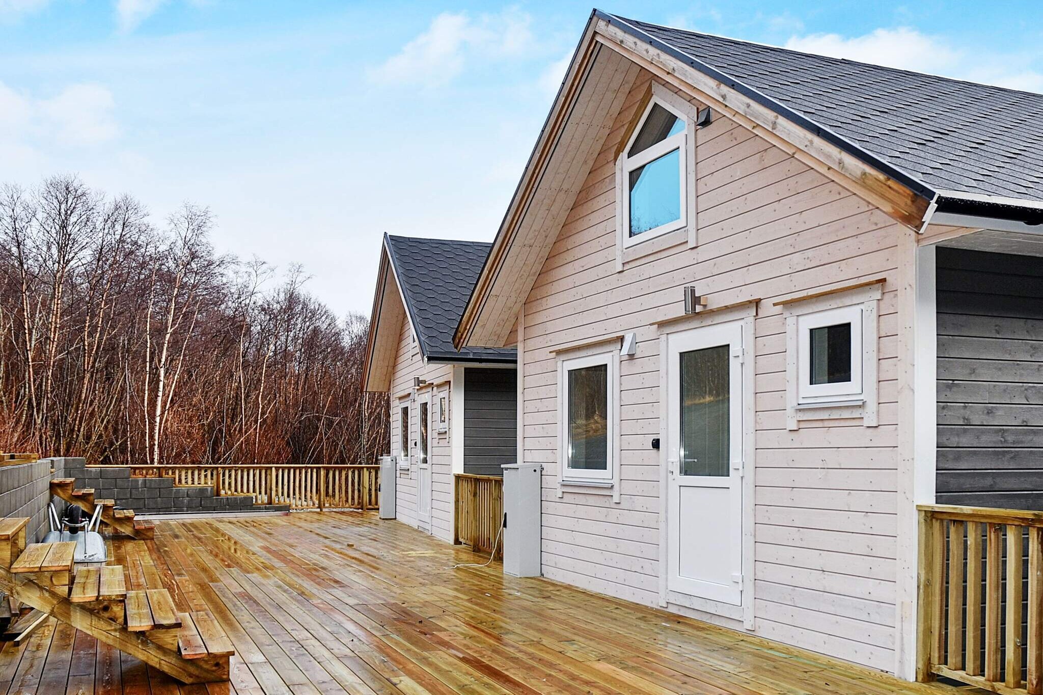 Internet Access DSL, open kitchen(cooker(electric), hood, coffee machine, microwave, dishwasher, fridge, freezer(> 250L), washing machine, high chair), Living/bed room(28 m2)(TV(satellite, german television channels, norvegian TV channels ), radio), bedroom(6 m2)(2x single bed, cot), bedroom(6 m2)(2x single bed), bedroom(6 m2)(double bed), bedroom(6 m2)(single bed), bedroom(3x single bed), bathroom(floor heating)(washbasin, shower, toilet), bathroom(floor heating)(washbasin, shower, toilet), heating(electric), terrace(9 m2), garden furniture, BBQ, parking