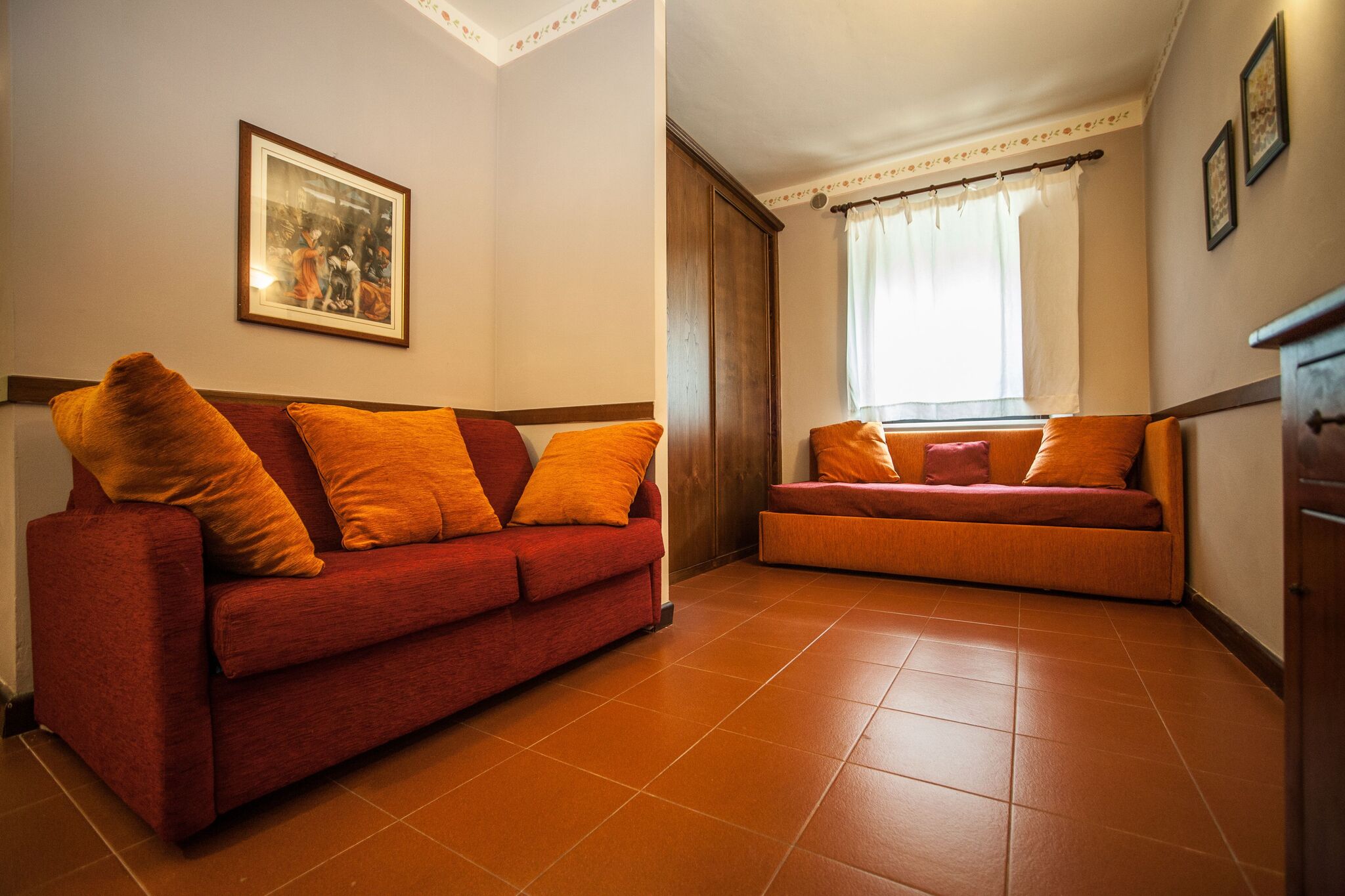 Alluring apartment in Passaggio di Bettona with pool