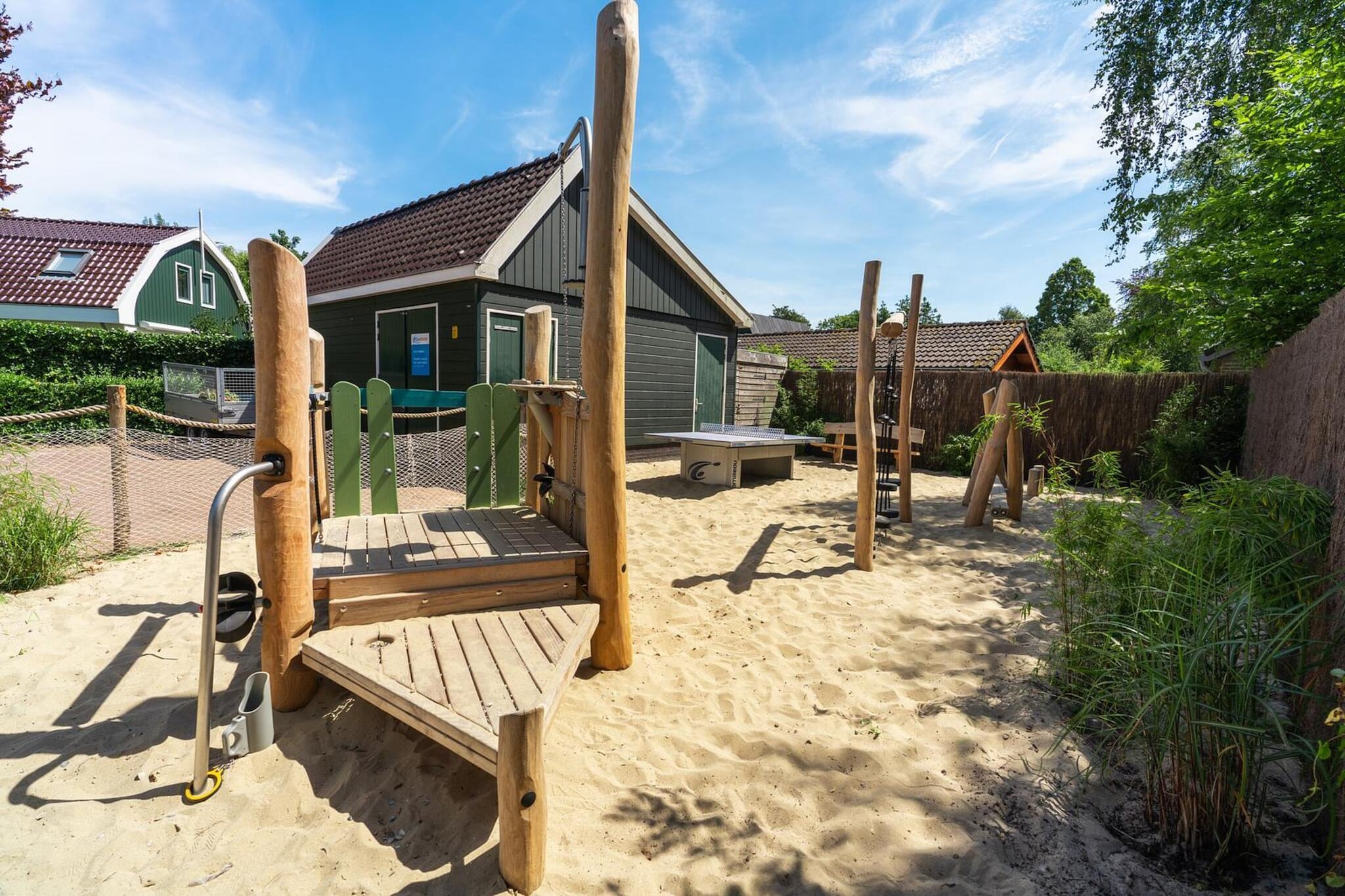 Koningshoeve 4 people with 3 bedrooms - Park facilities
