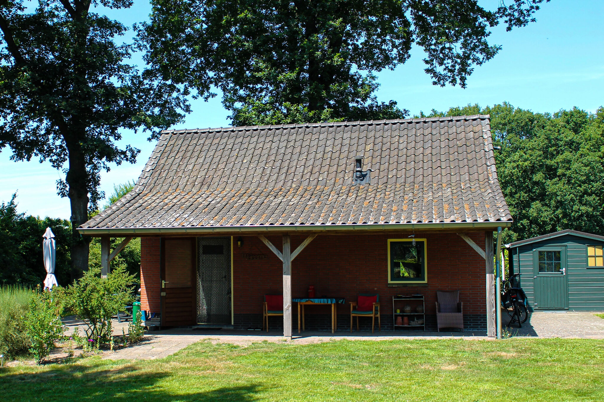 Holiday cottage in Schijf with a fenced garden