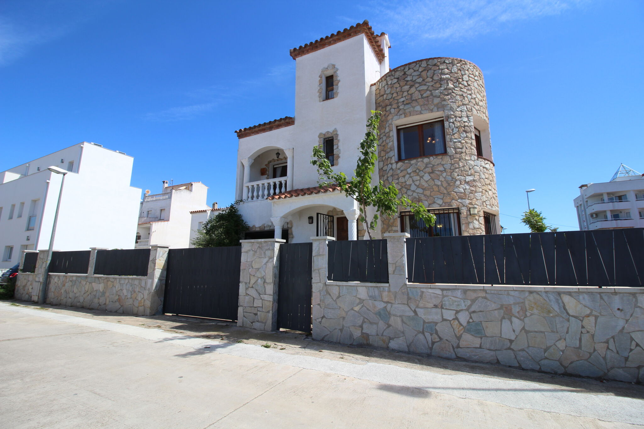 Holiday home in Empuriabrava with a private swimming pool