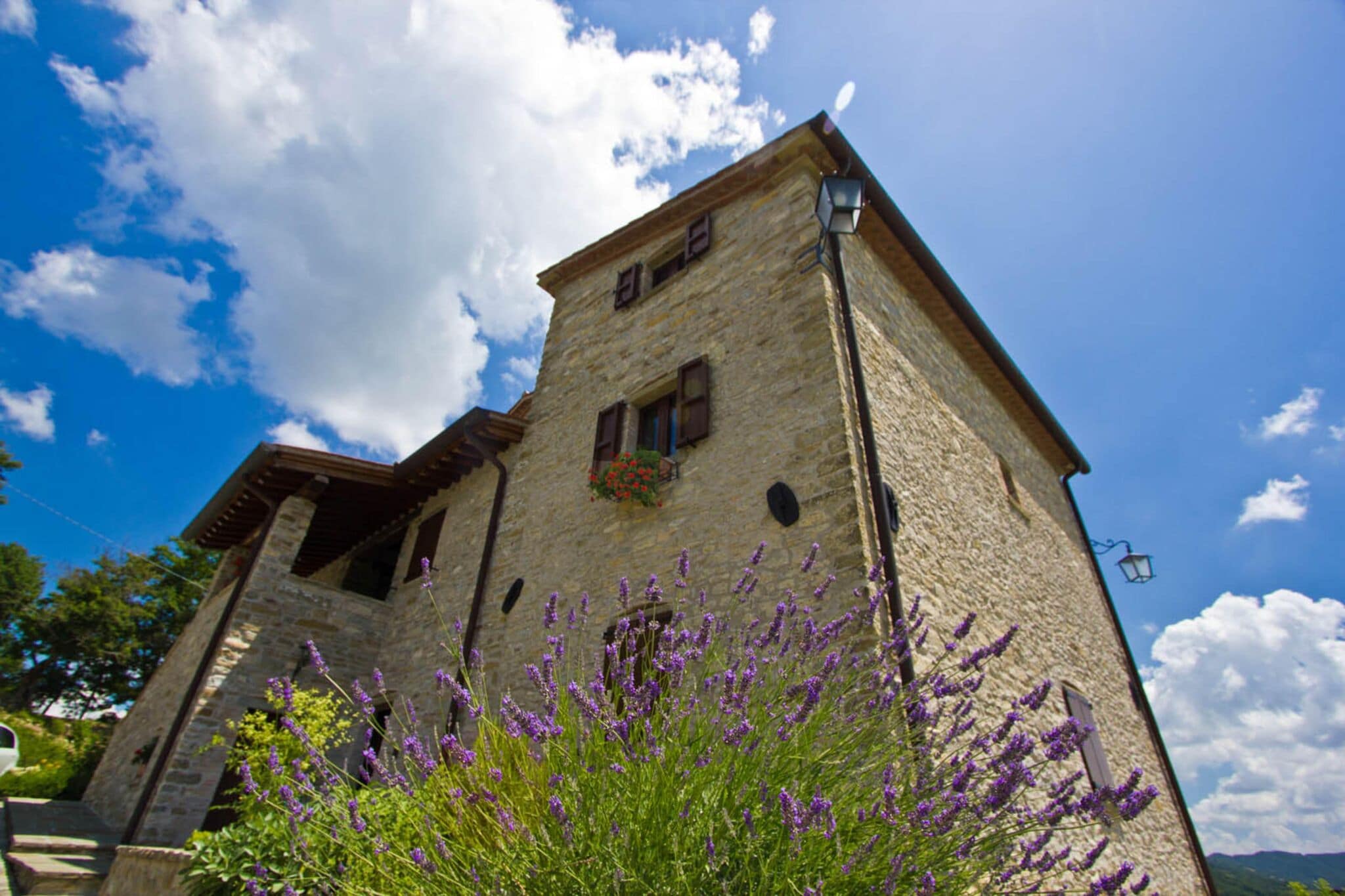 Schöne Villa in Apecchio mit Swimmingpool