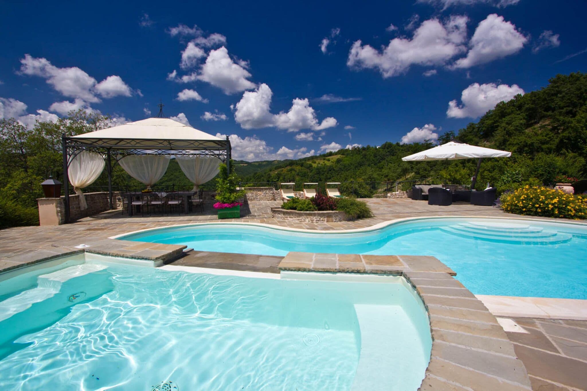 Villa panoramique à Apecchio avec piscine