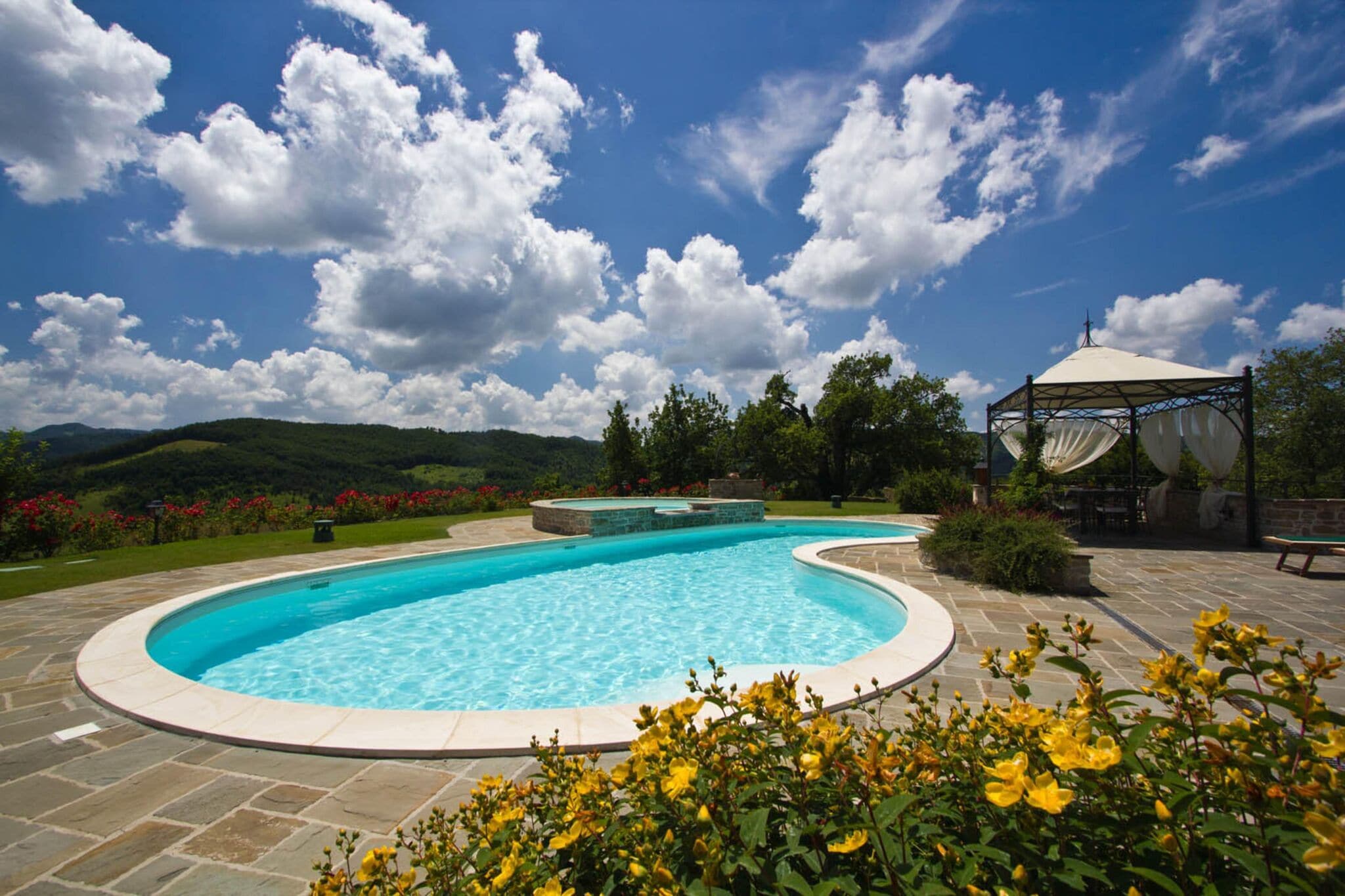 Mooi appartement in Apecchio met gedeeld zwembad