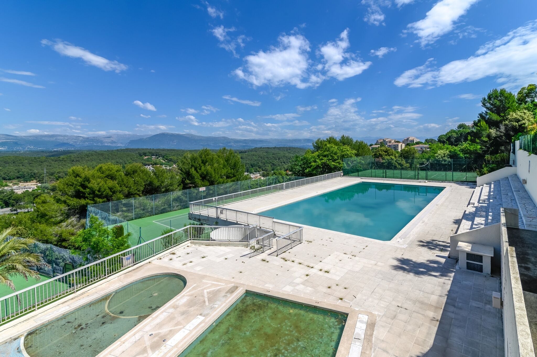 Maison de vacances tranquille à Mougins avec piscine