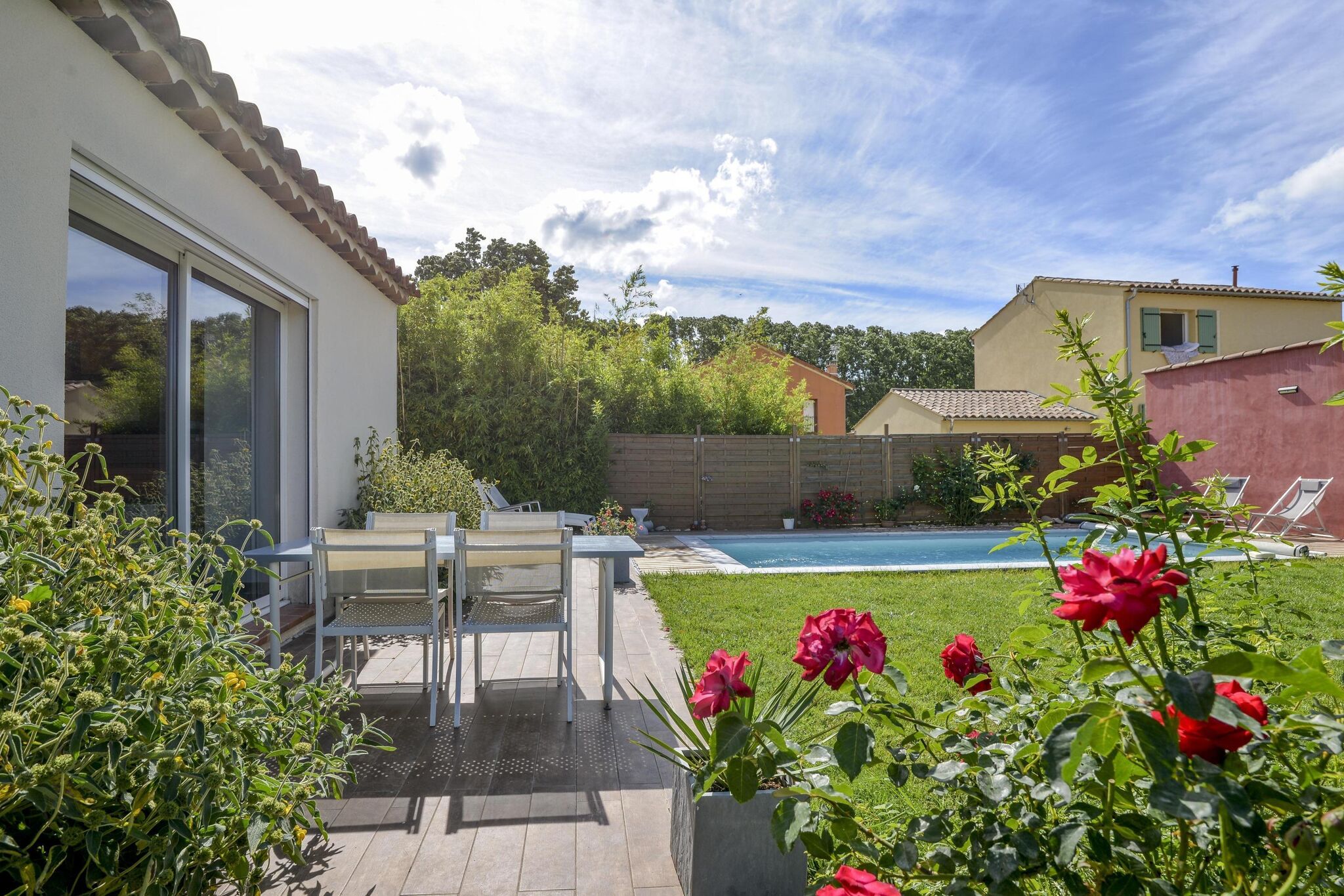 Beautiful studio in La Roque d'Anthéron with swimming pool