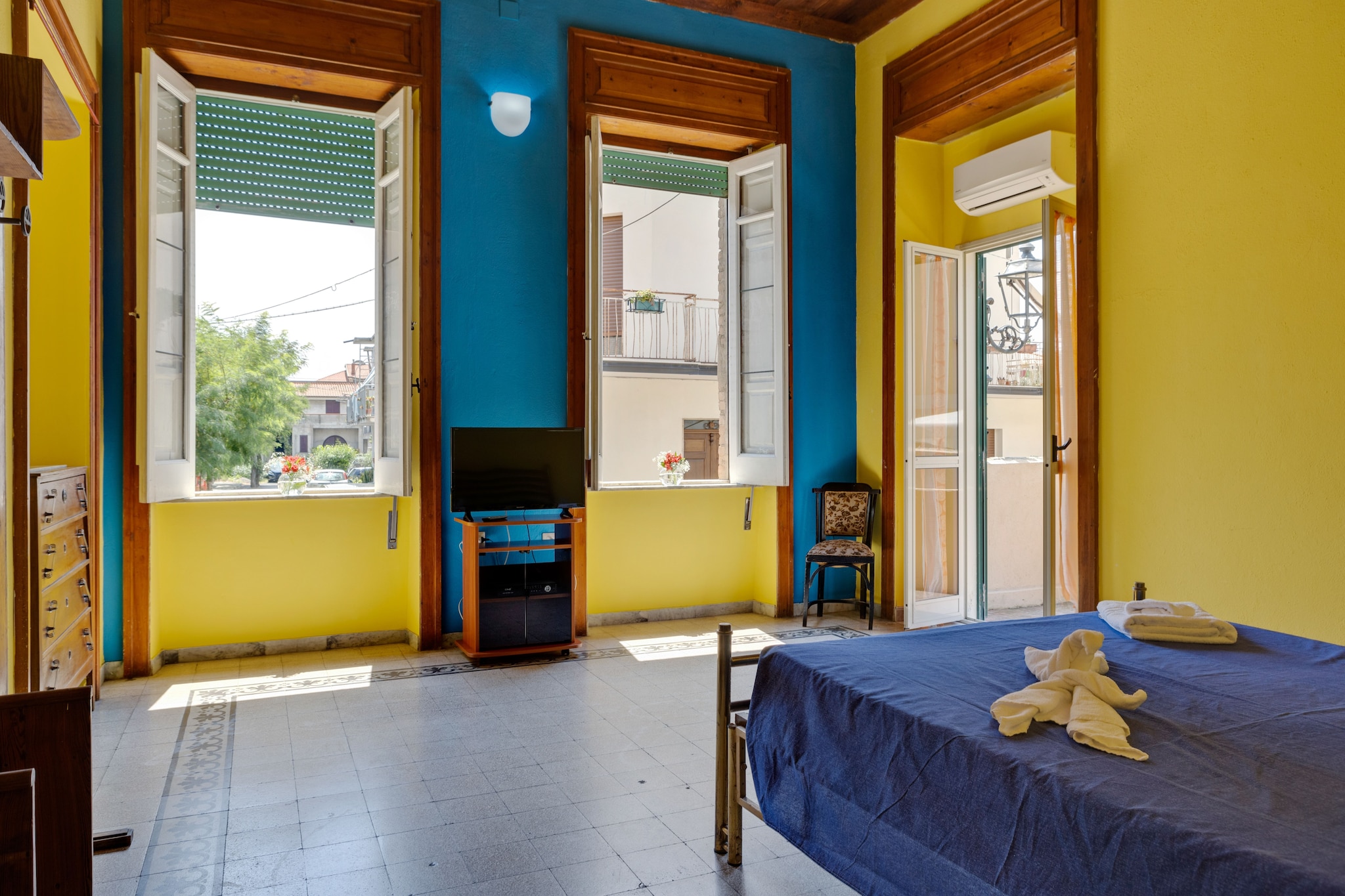 mezzanine: (Kitchen(double sofa bed, dining table, hob, boiling water tap, cooker, hood, coffee machine, oven, fridge-freezer), bedroom(double bed), bedroom(double sofa bed, bunk bed or 2 single beds), bathroom(bathtub with shower, washbasin, toilet, bidet, washing machine))\n\nbalcony or terrace, garden furniture, parking, parasol