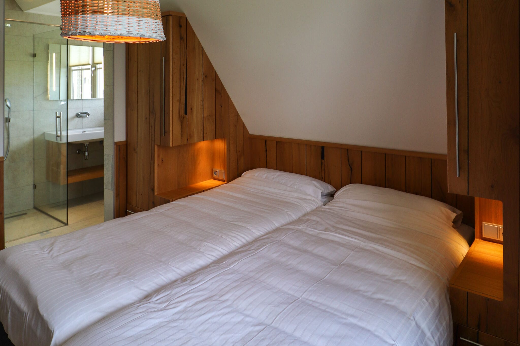 Villa de luxe avec sauna et jacuzzi sur le Tjeukemeer