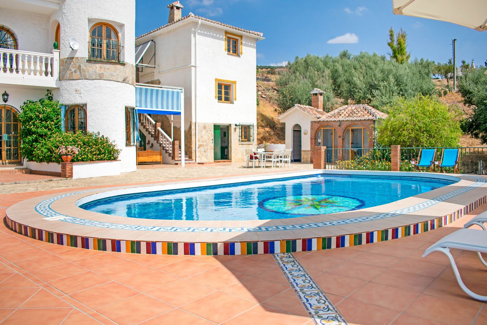 Fijn appartement in Alcaucin met een gedeeld zwembad