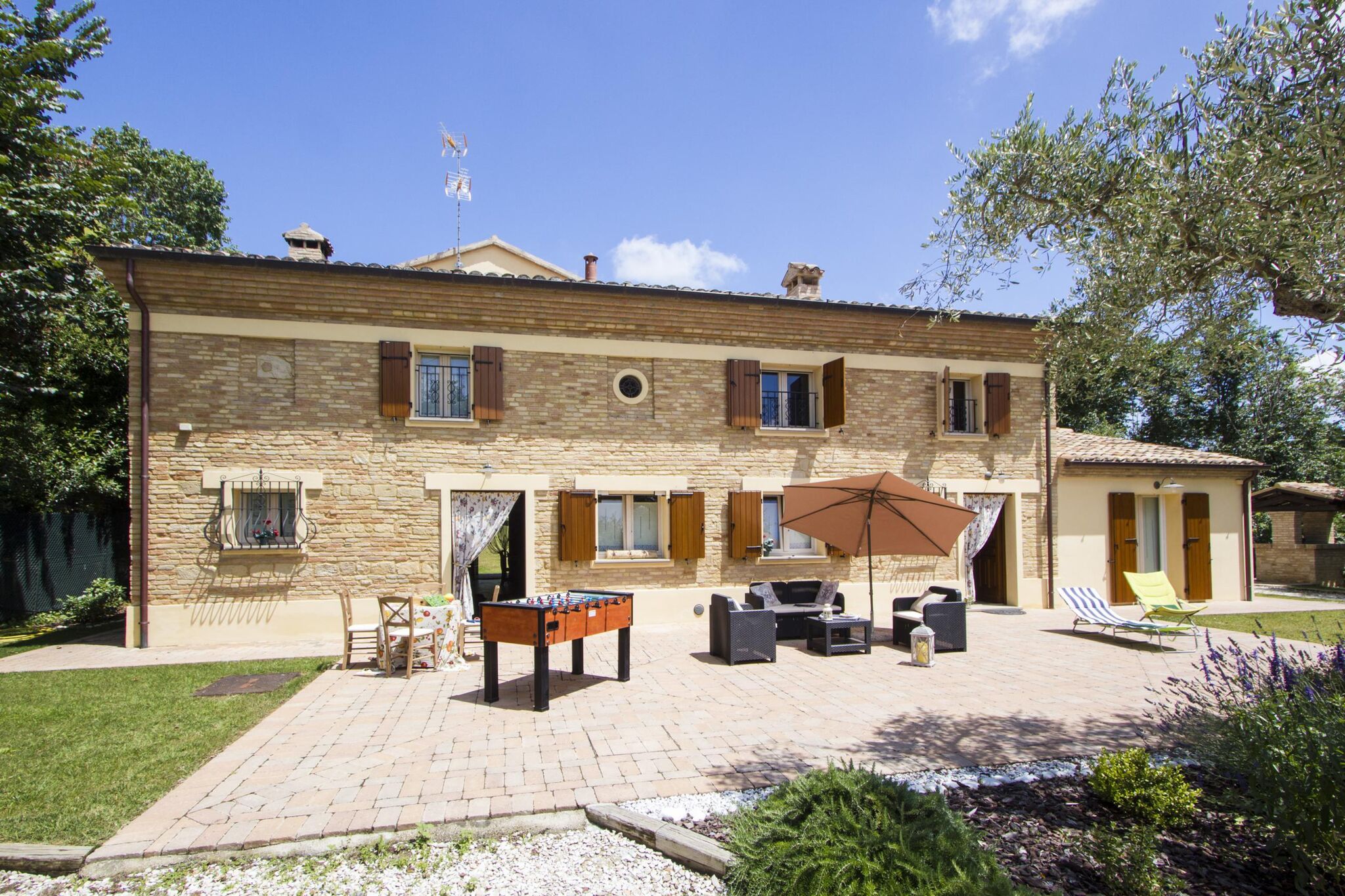 Ruhiges Ferienhaus in Fano mit Garten und Terrasse
