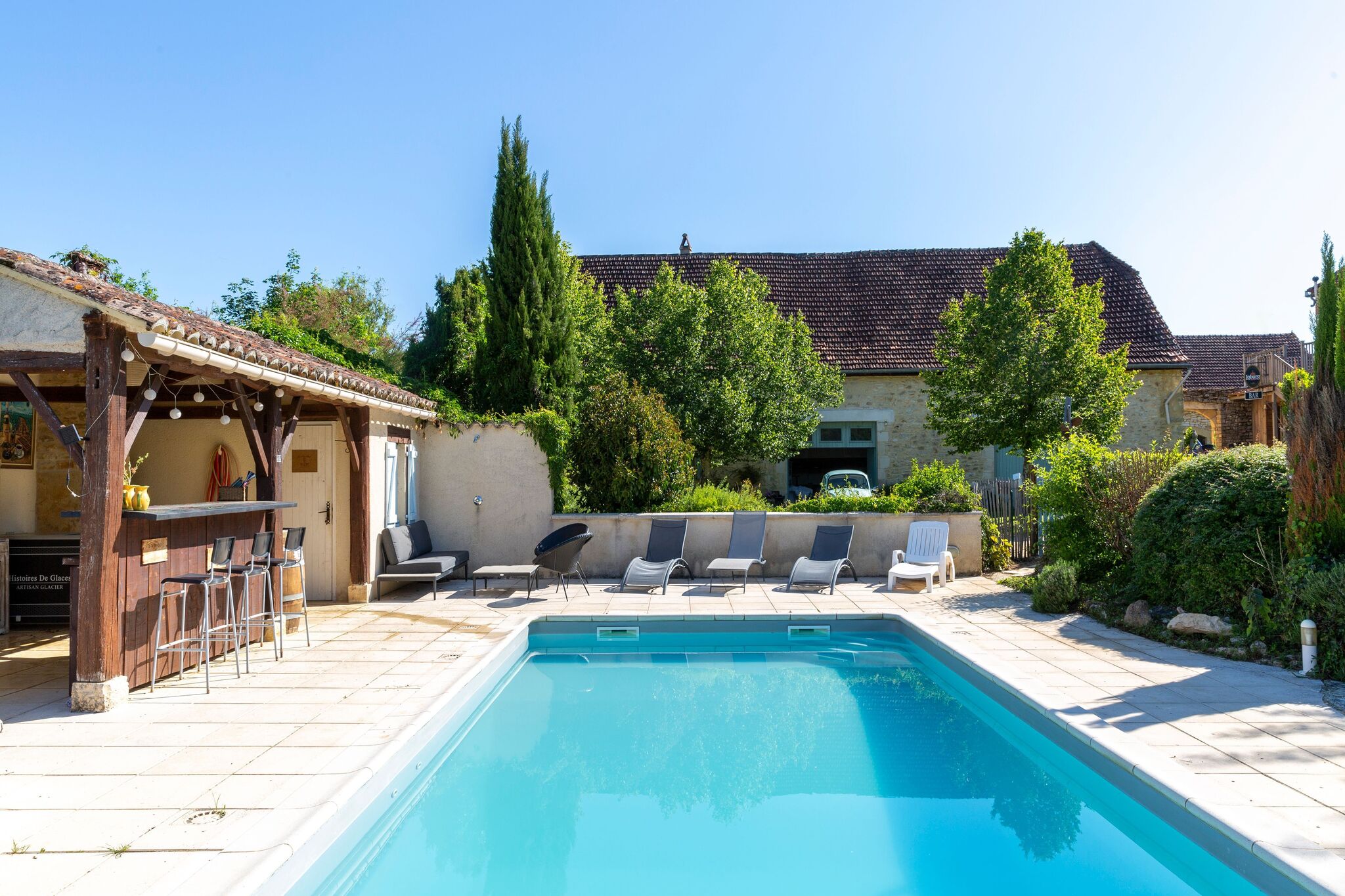 Gîte cosy à Dégagnac avec piscine chauffée et jacuzzi