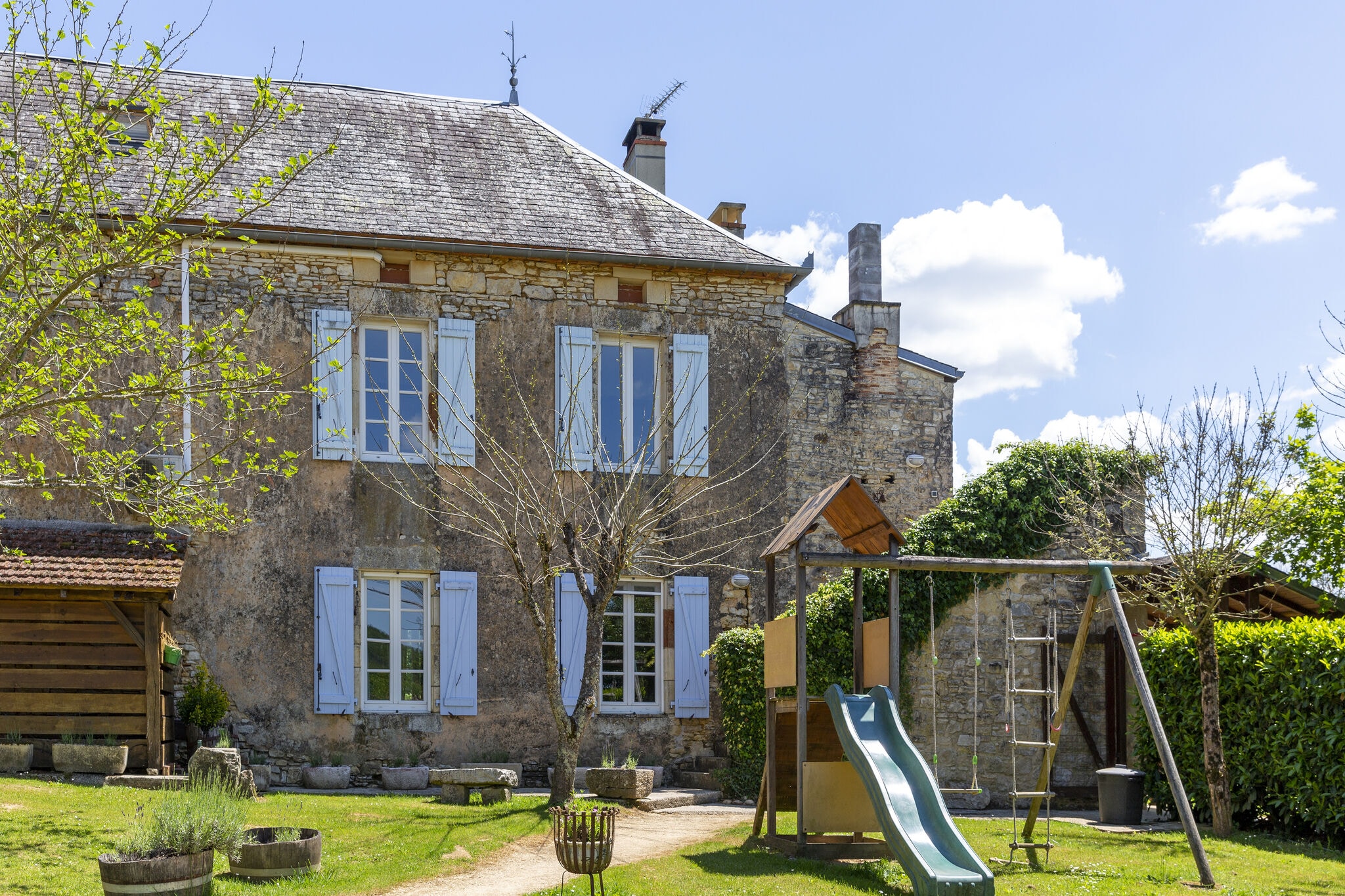 Splendid Holiday Home in Dégagnac with heated Swimming Pool and jacuzzi