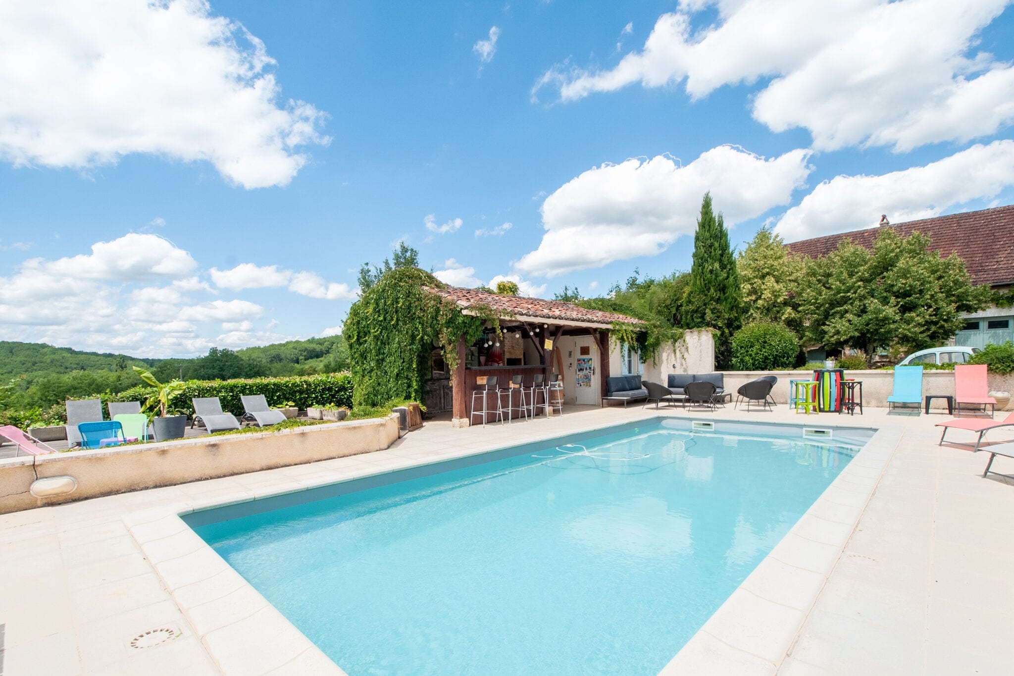 Charmante maison de vacances à Dégagnac avec piscine et jacuzzi