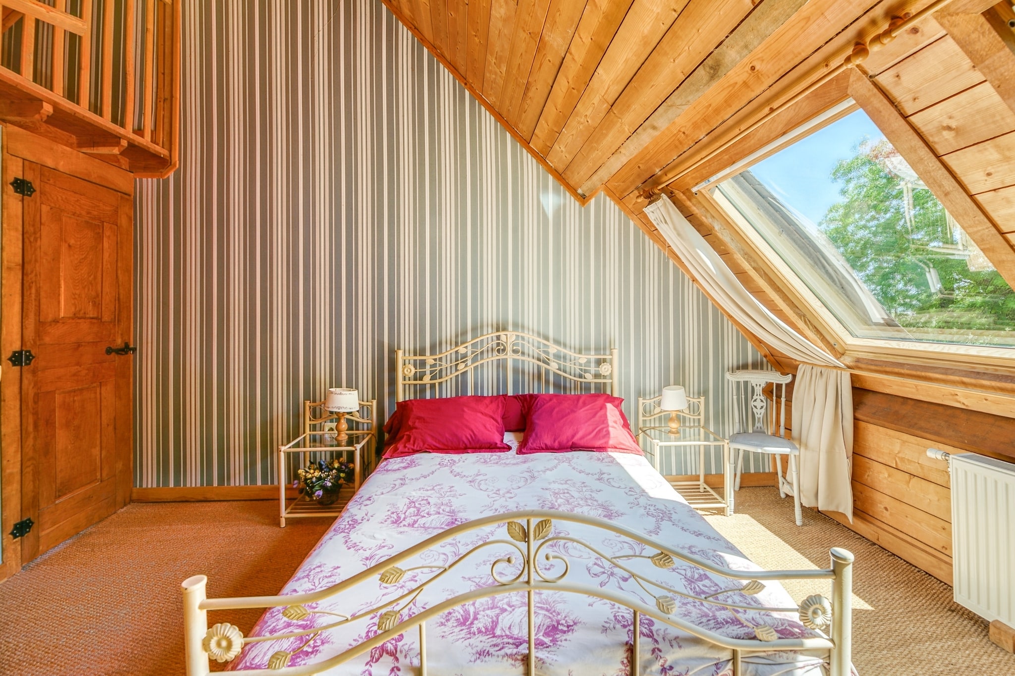 Ancien moulin à eau rénové au bord d'un étang privé-Schlafzimmer