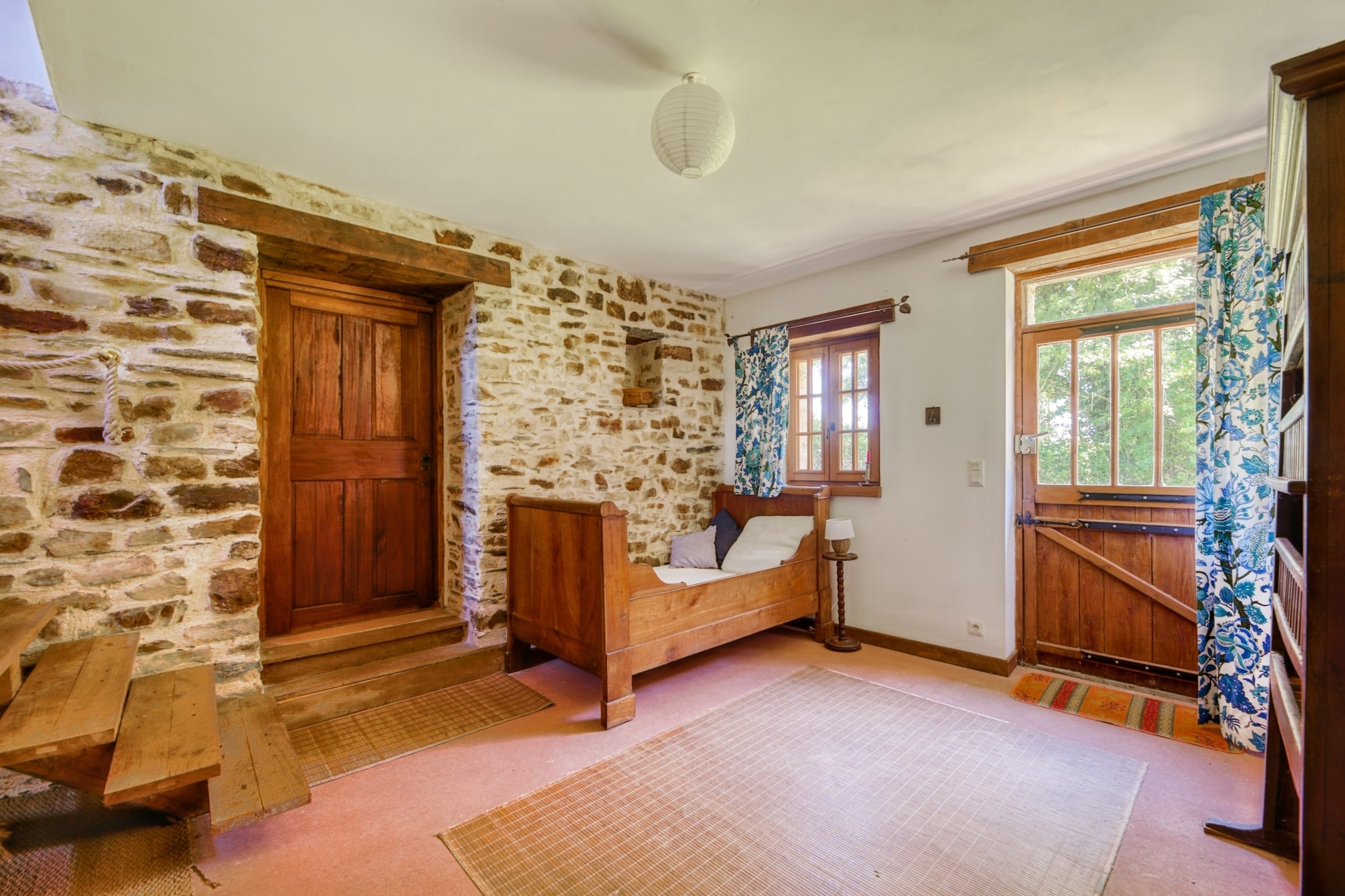 Ancien moulin à eau rénové au bord d'un étang privé-Schlafzimmer