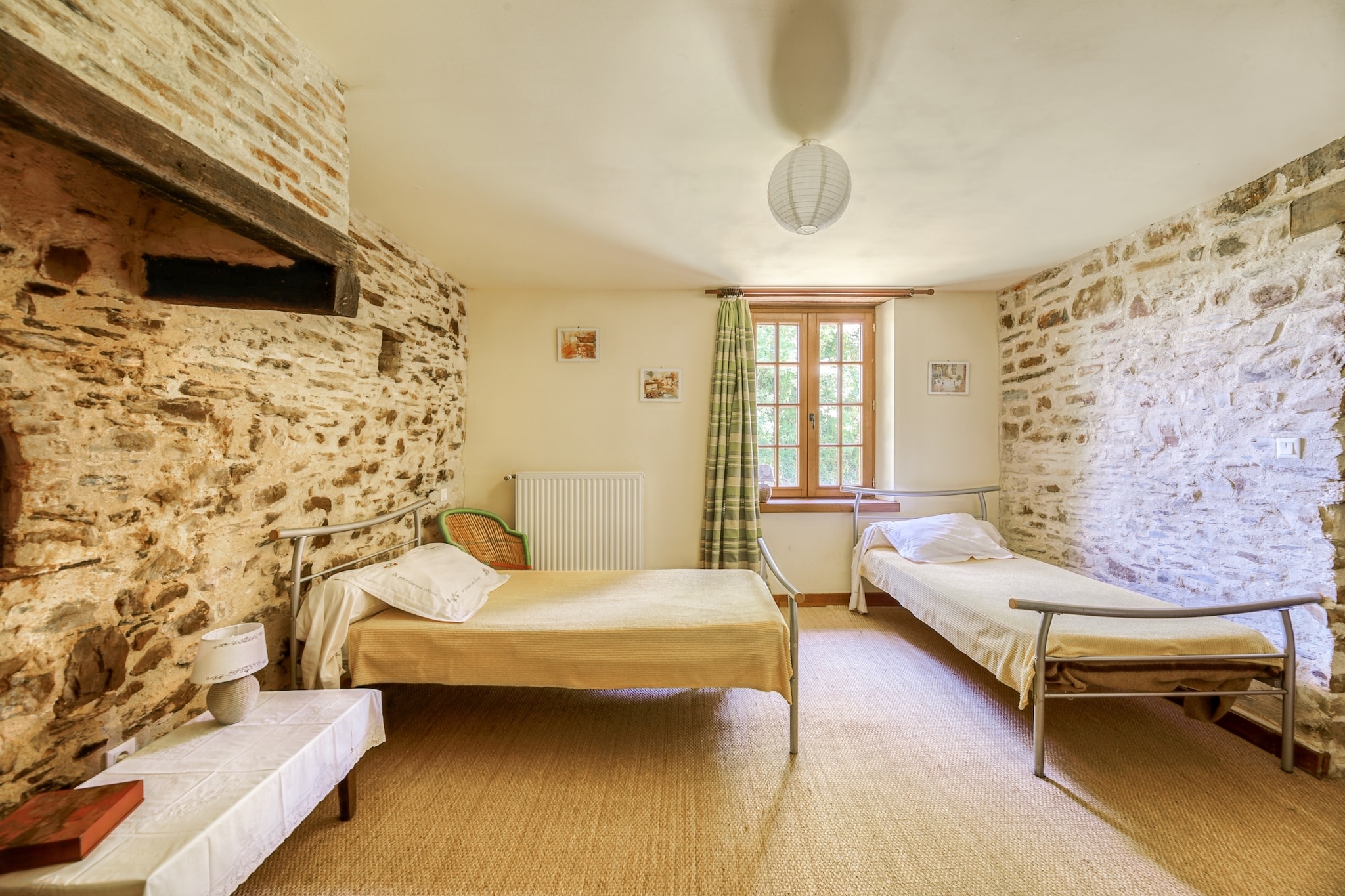 Ancien moulin à eau rénové au bord d'un étang privé-Schlafzimmer