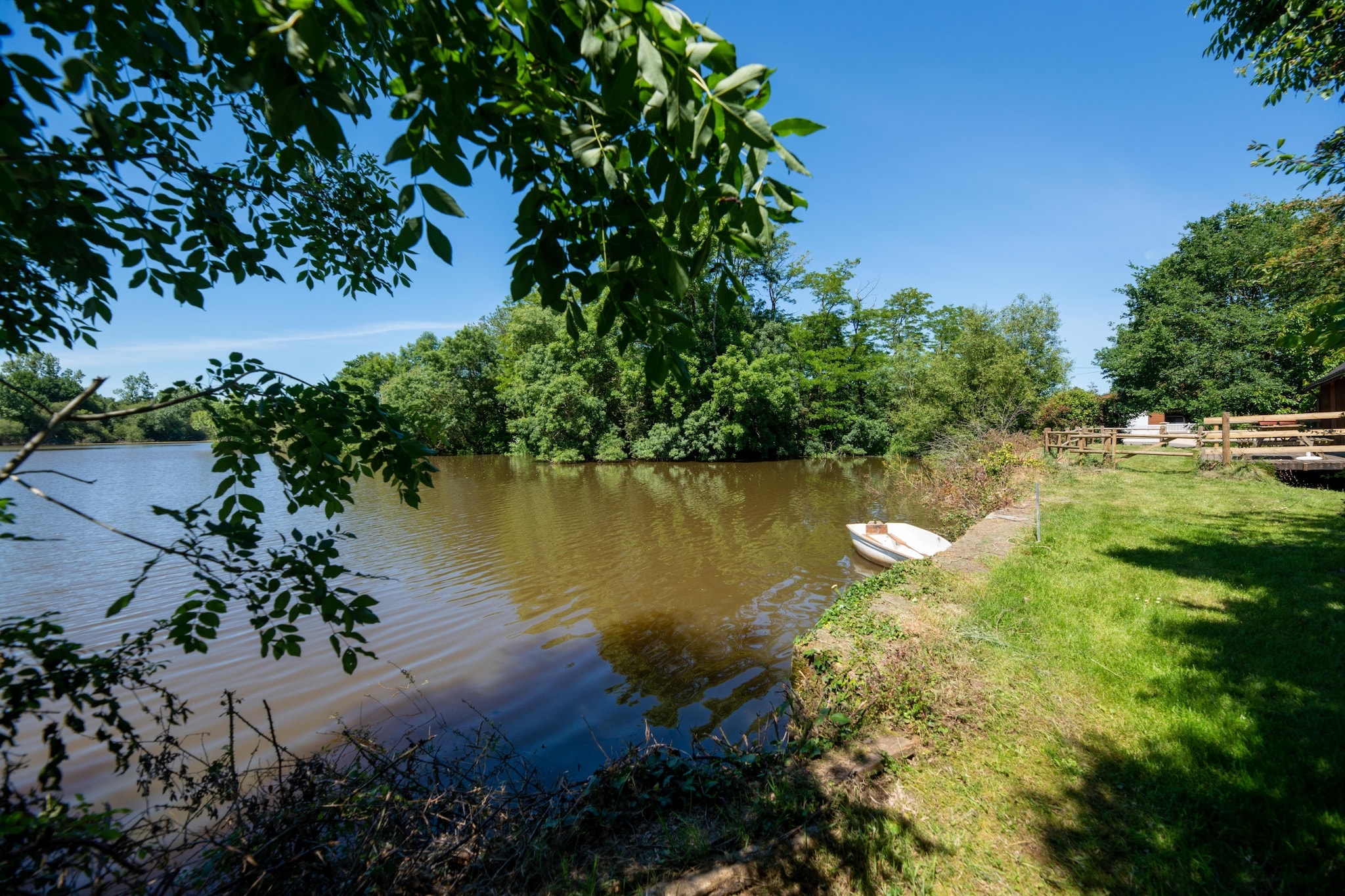 Ancien moulin à eau rénové au bord d'un étang privé-Gebiete Sommer 5 km