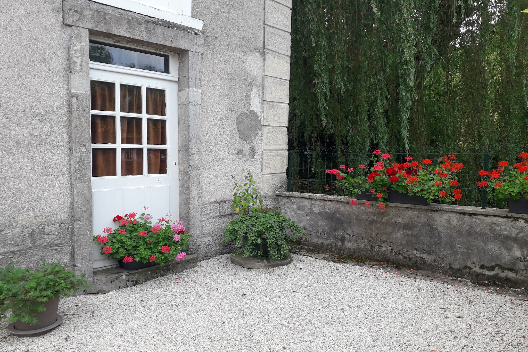Ground floor: (hallway, Large kitchen(coffee machine, oven, combination microwave, dishwasher, fridge-freezer), toilet)\n\nOn the 1st floor: (Living room(TV, seating area, DVD player), bedroom(double bed(160 x 190 cm)), bedroom(2x single bed(90 x 190 cm), double bed(160 x 190 cm)), bathroom(shower), toilet, bar)\n\nwashing machine, heating(oil), terrace, garden(fenced), garden furniture, BBQ, parking, play equipment, table tennis table, table football, children\'s bed, high chair, high chair, toys, plancha grill