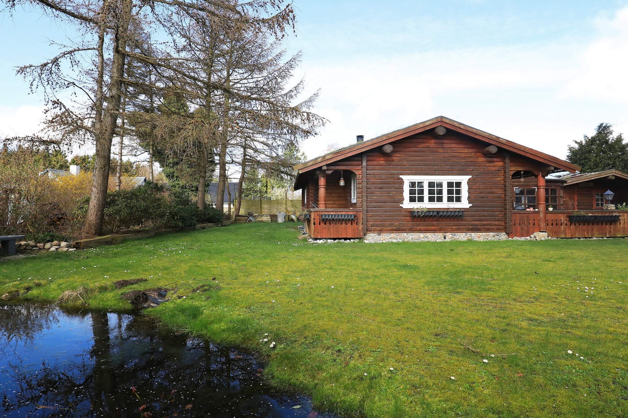 Internet Access DSL, open kitchen(cooker(electric), hood, coffee machine, microwave, dishwasher, fridge(+ freezer)), Living/bed room(TV(german television channels, danish TV channels (DR1 and TV2)), DVD player, high chair), bedroom(double bed), bedroom(single bed, double bed), bathroom(bathtub or shower, washbasin, toilet, washing machine), heating(electric), terrace, BBQ, air to air heatpump